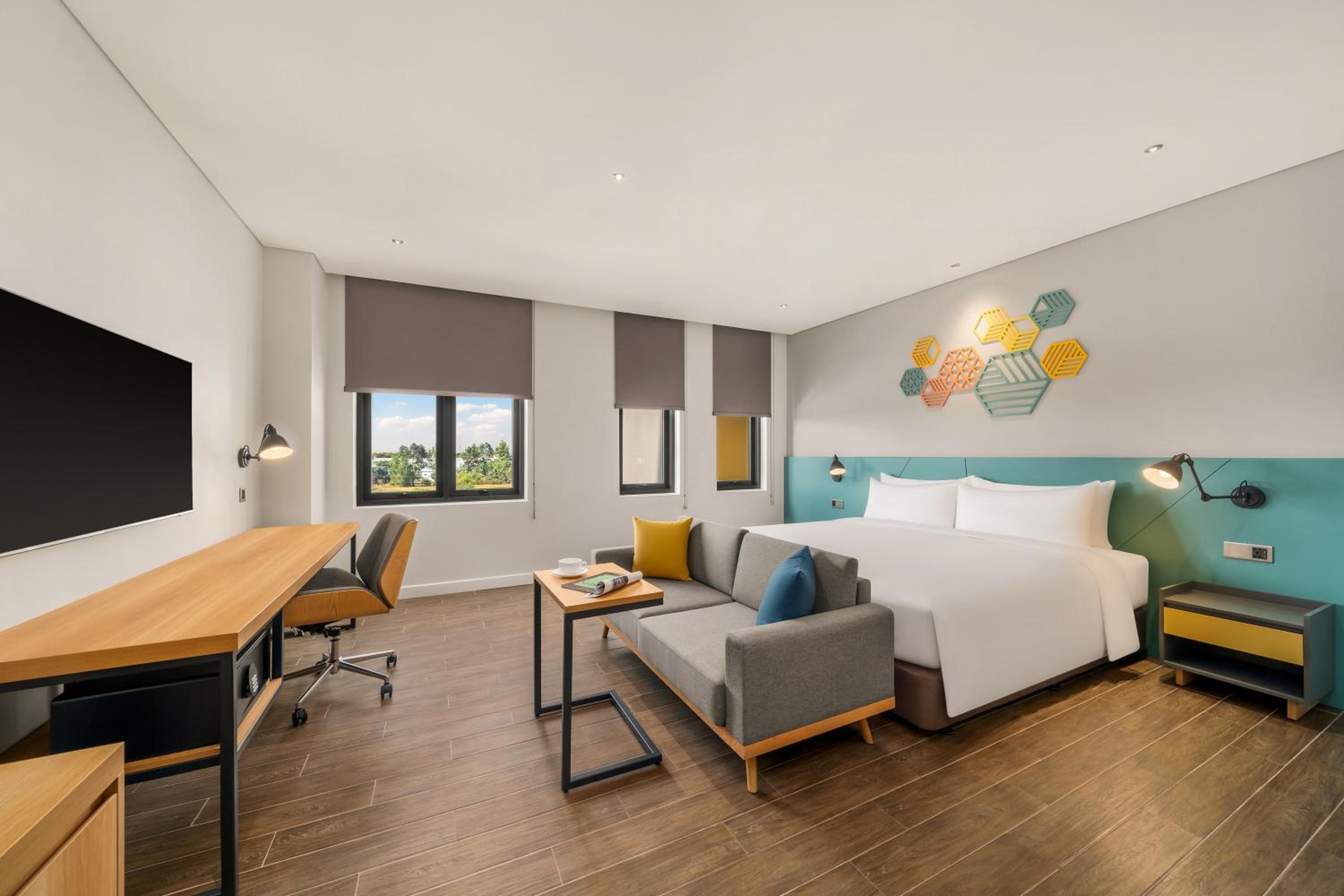 Deluxe King Room - Photo 2