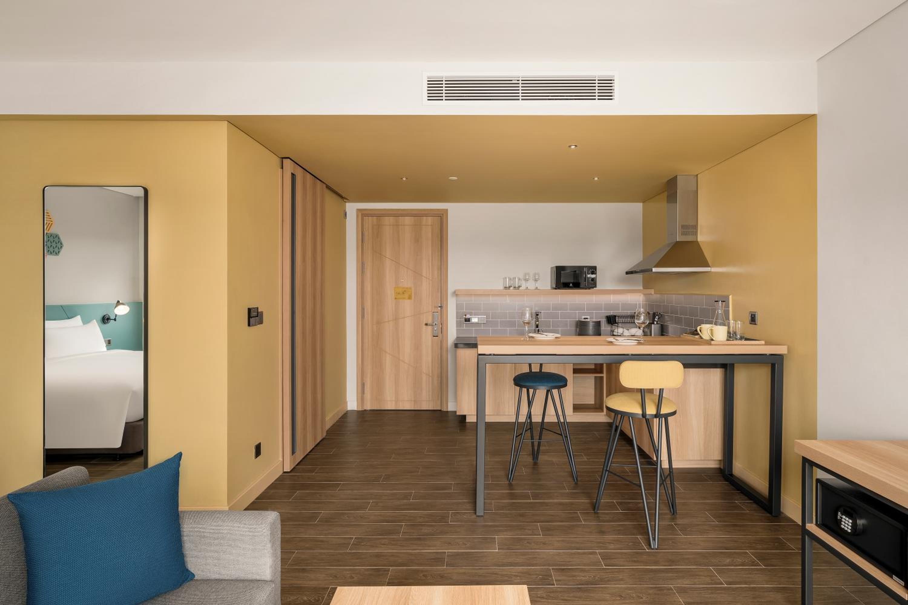Suite - Photo 3