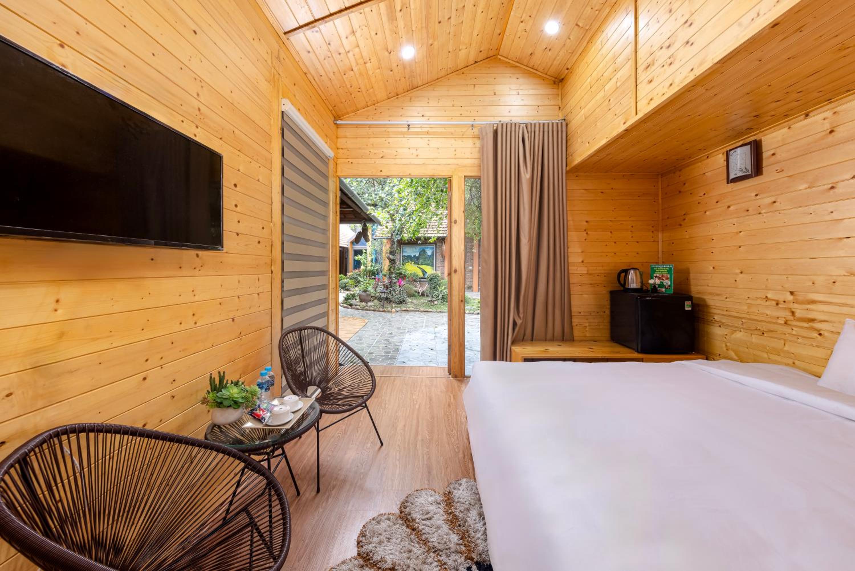 Bungalow with Garden View