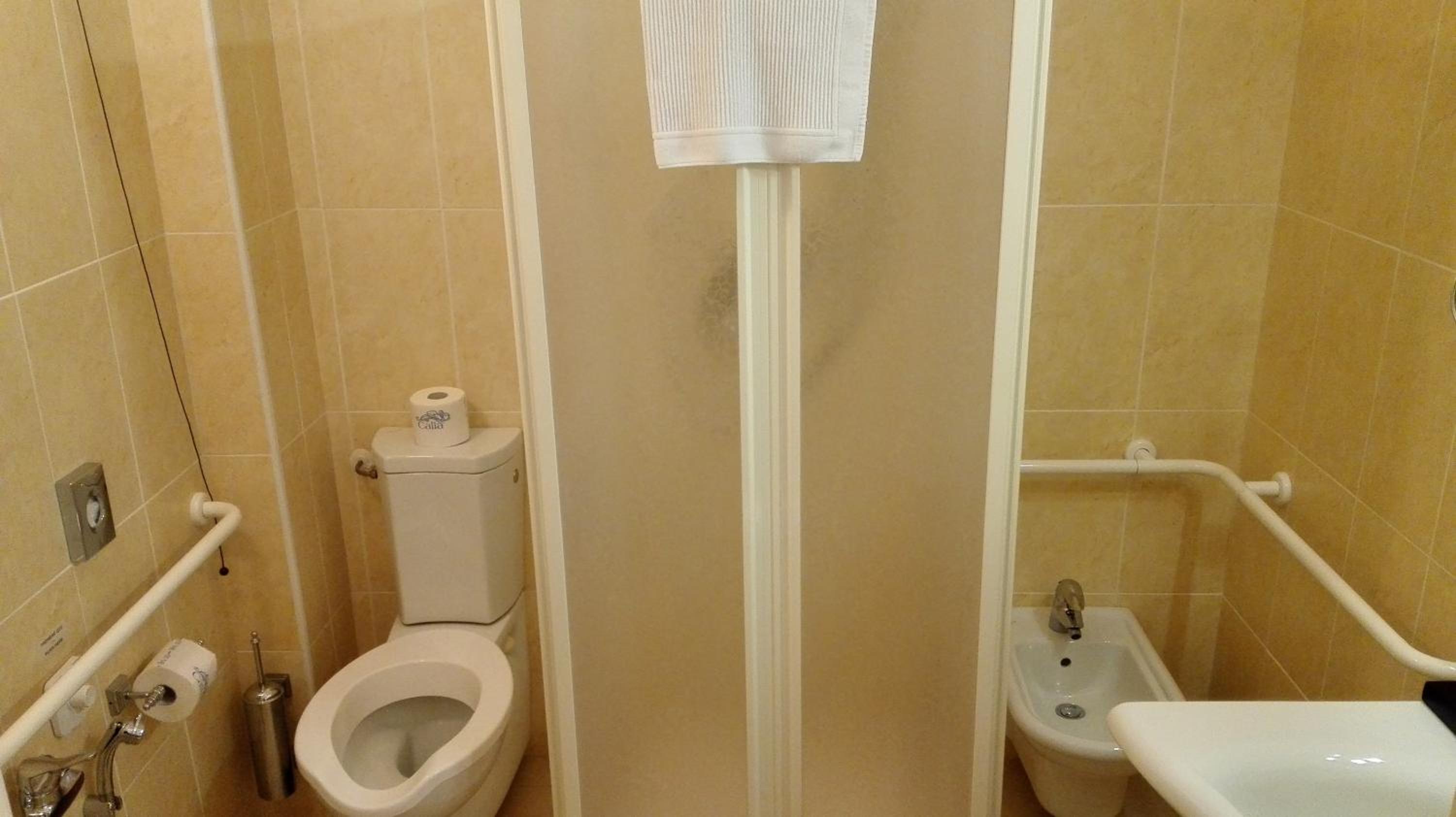 Double or Twin Room - Disability Access - Photo 4