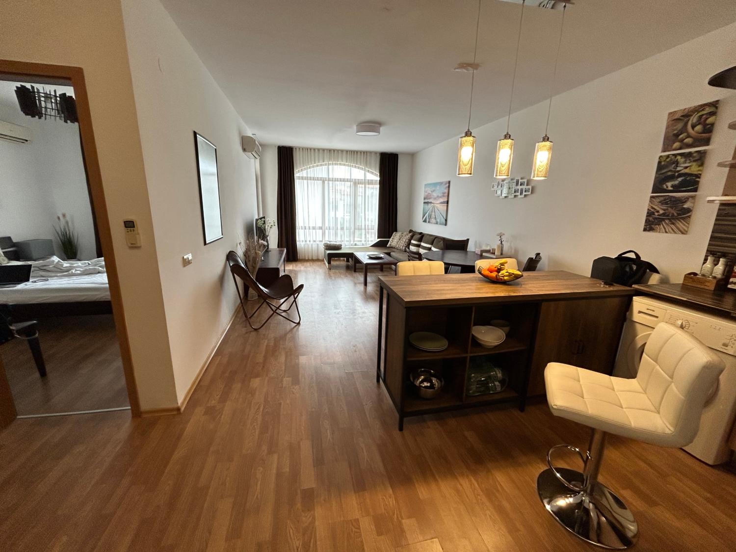 One-Bedroom Apartment photo 1
