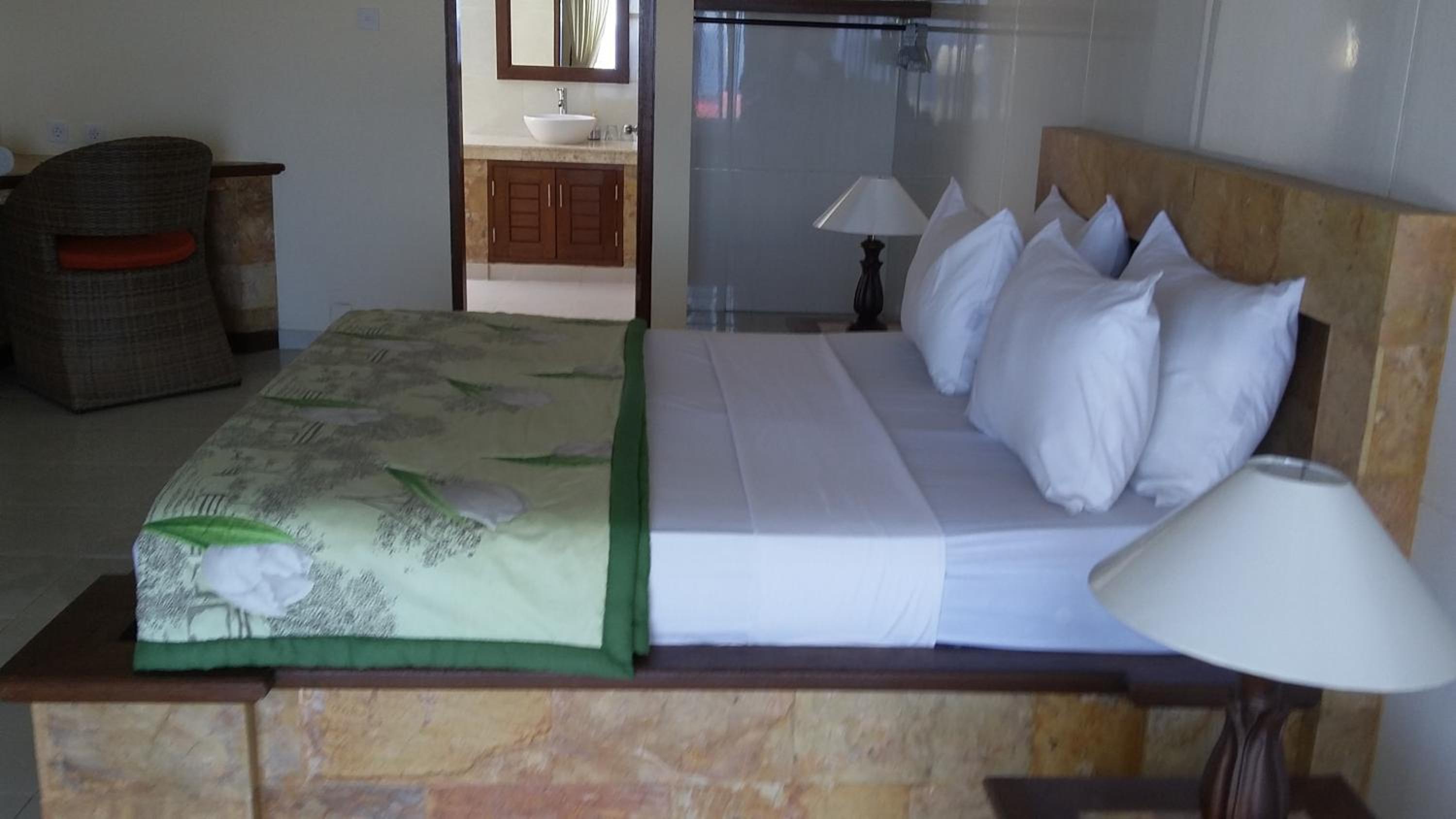 Bungalow with Sea View - Photo 1