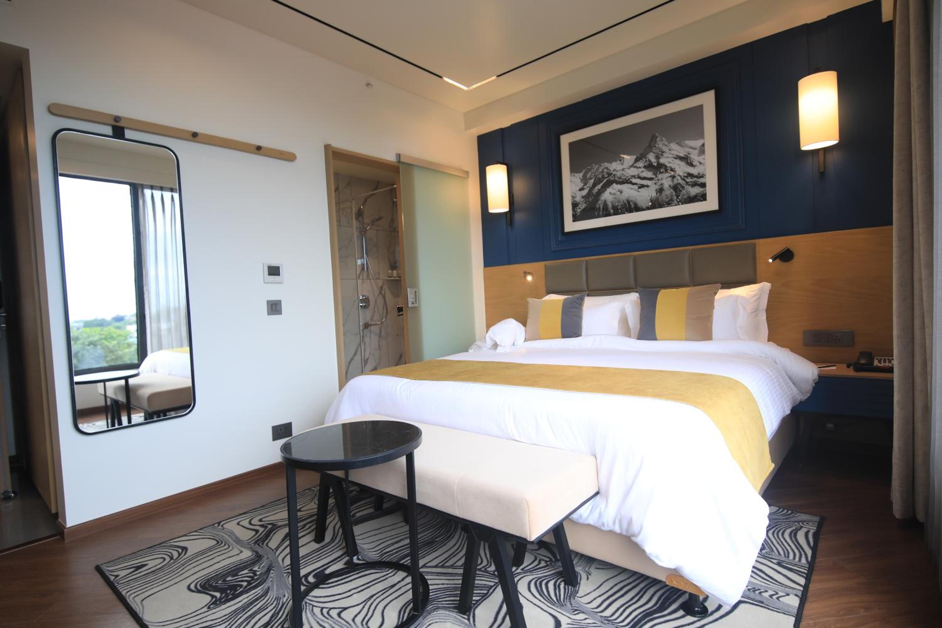 Deluxe Queen Room - Non-Smoking - Photo 5