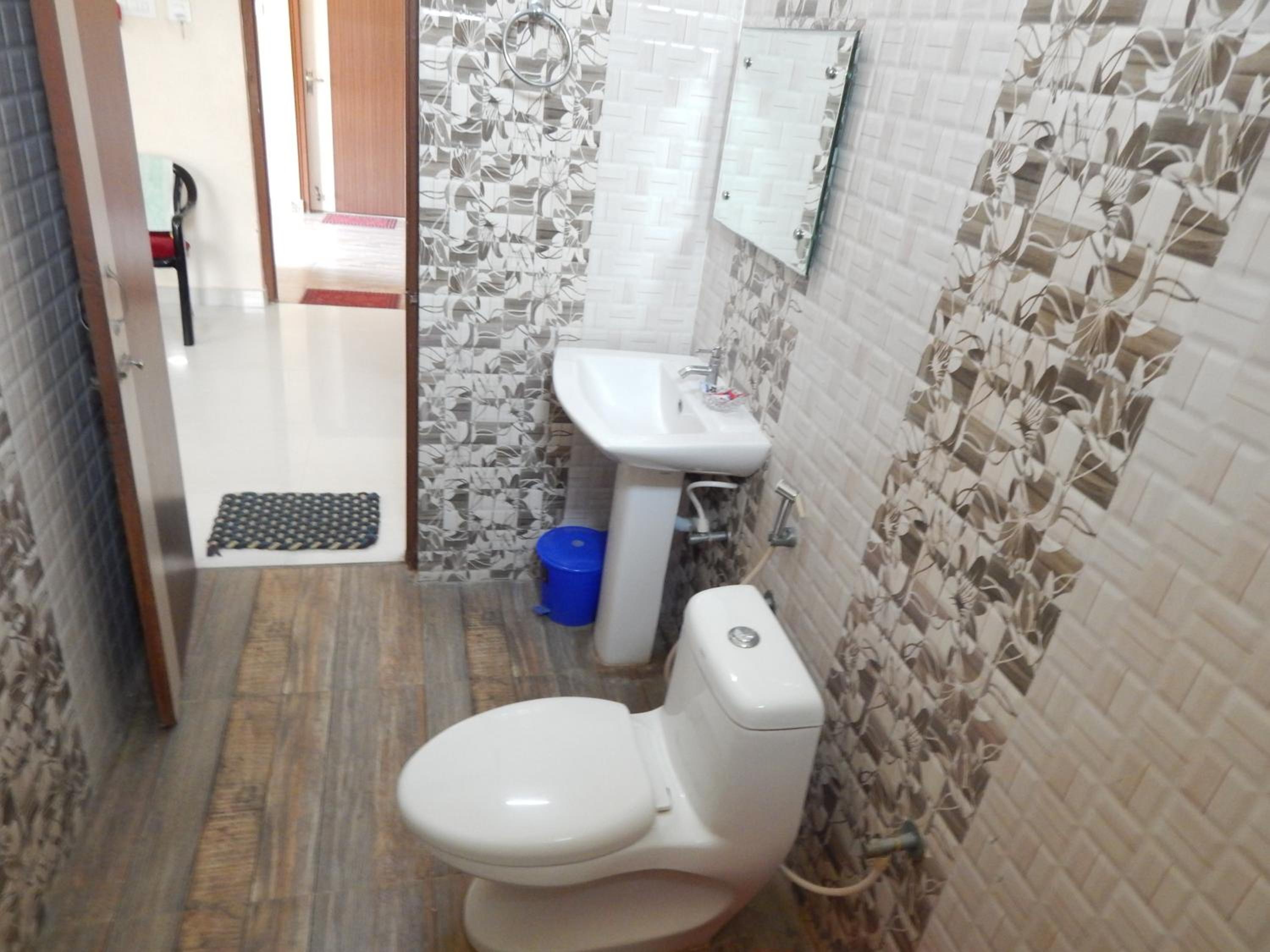 Deluxe Room With Air Conditioner photo 2