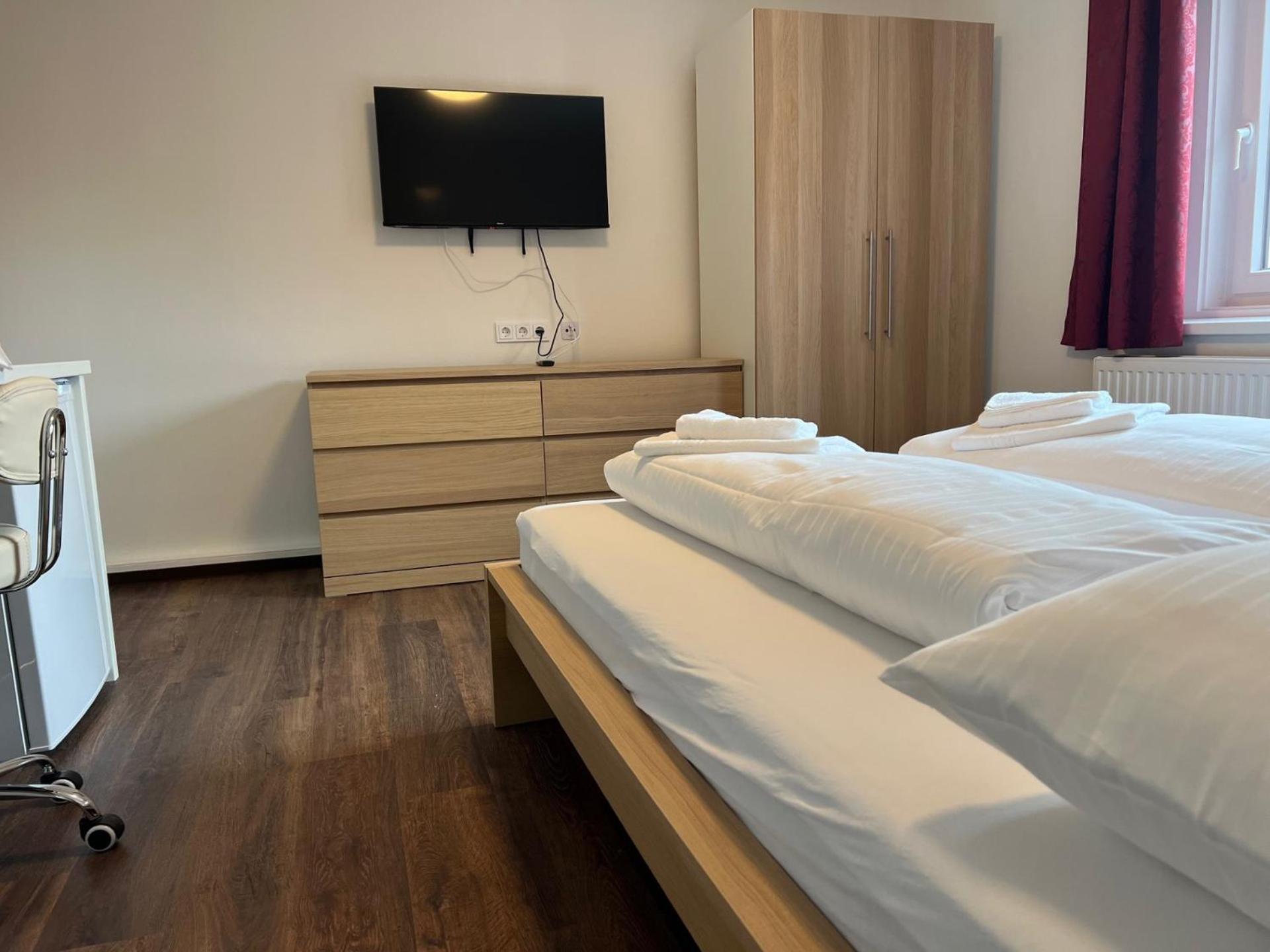 Double or Twin Room with Private External Bathroom photo 3