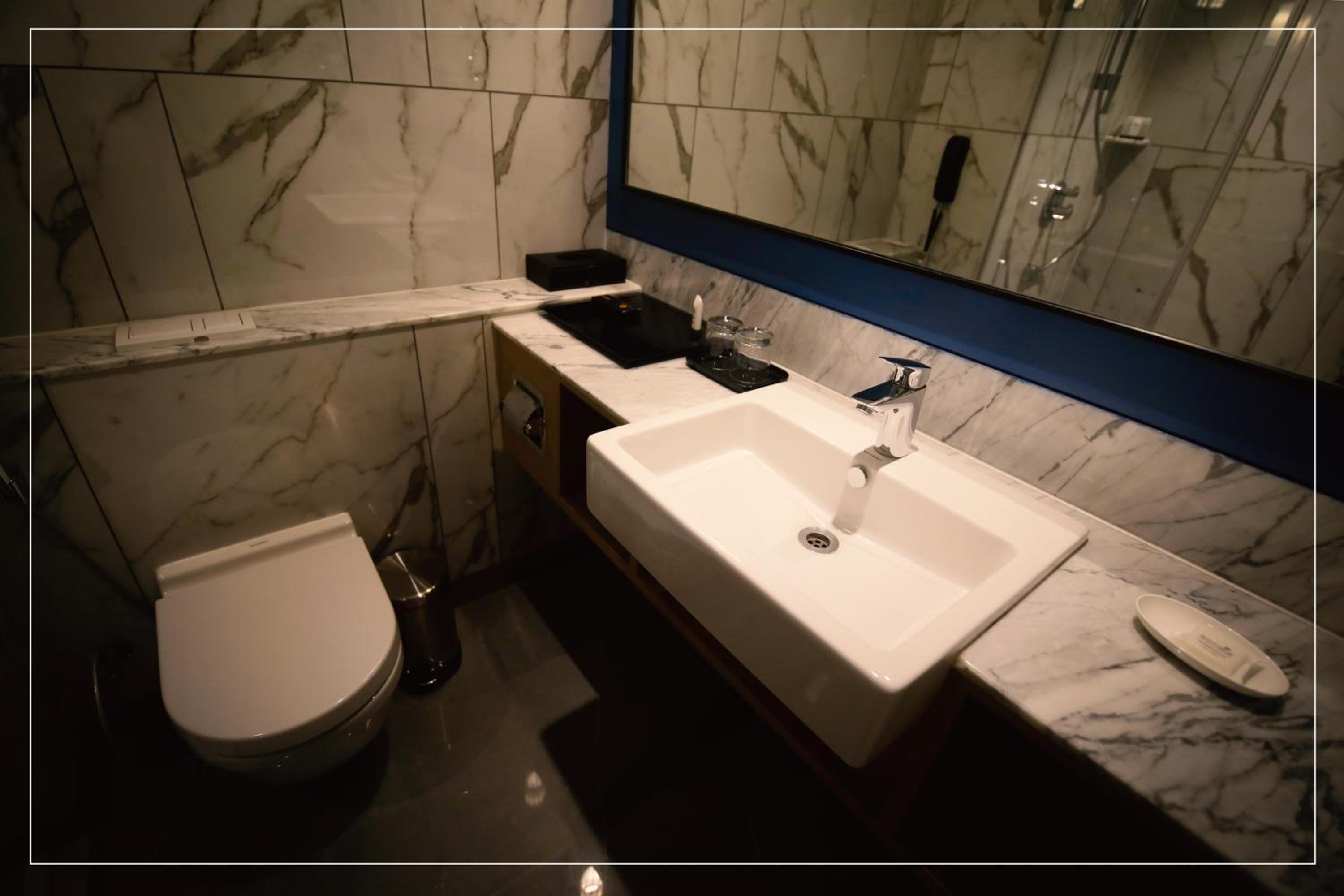 Premium King Room - Non-Smoking - Photo 2