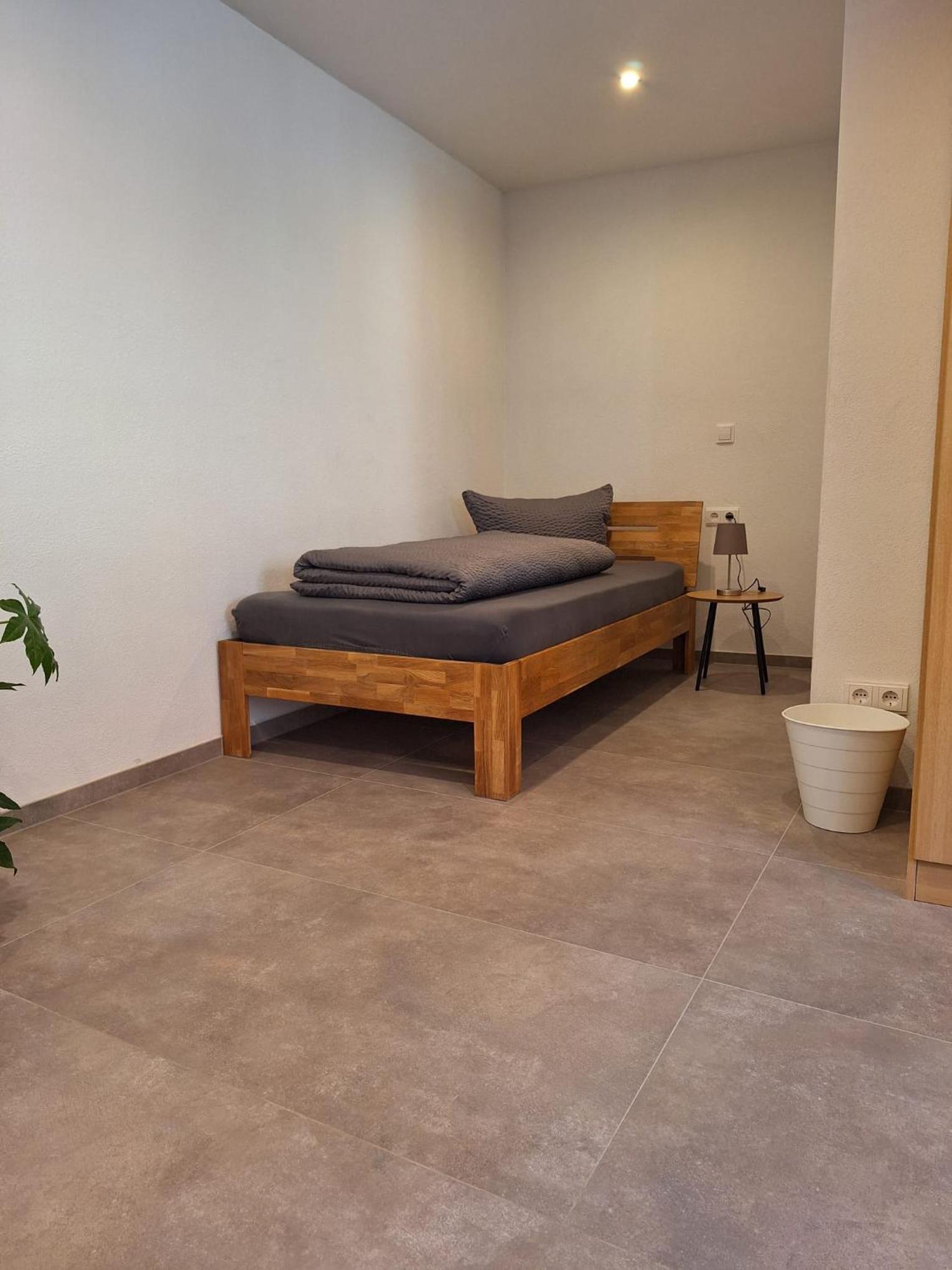 Single Room with Bathroom photo 2
