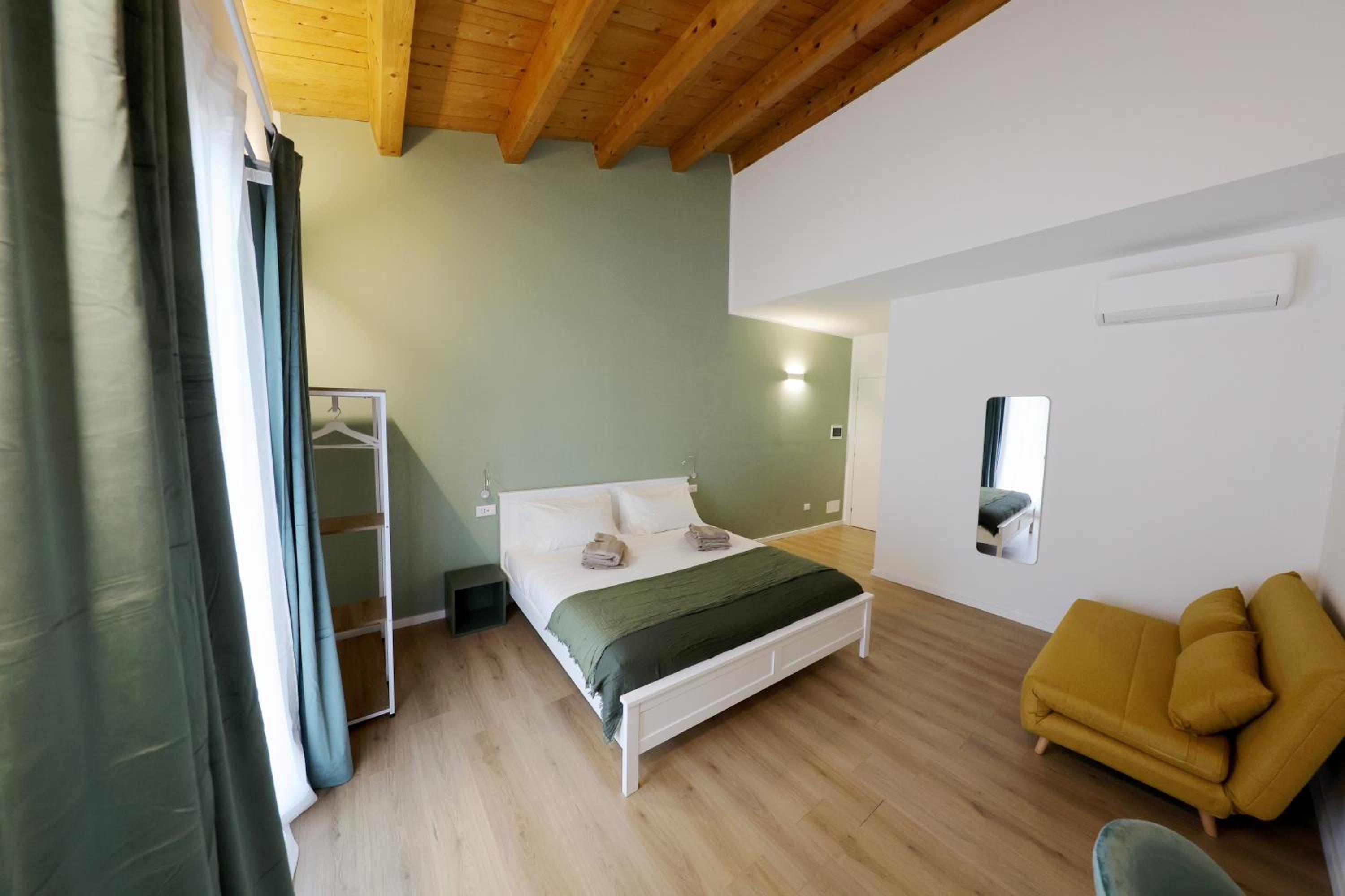 Deluxe Double Room with Balcony - Photo 3