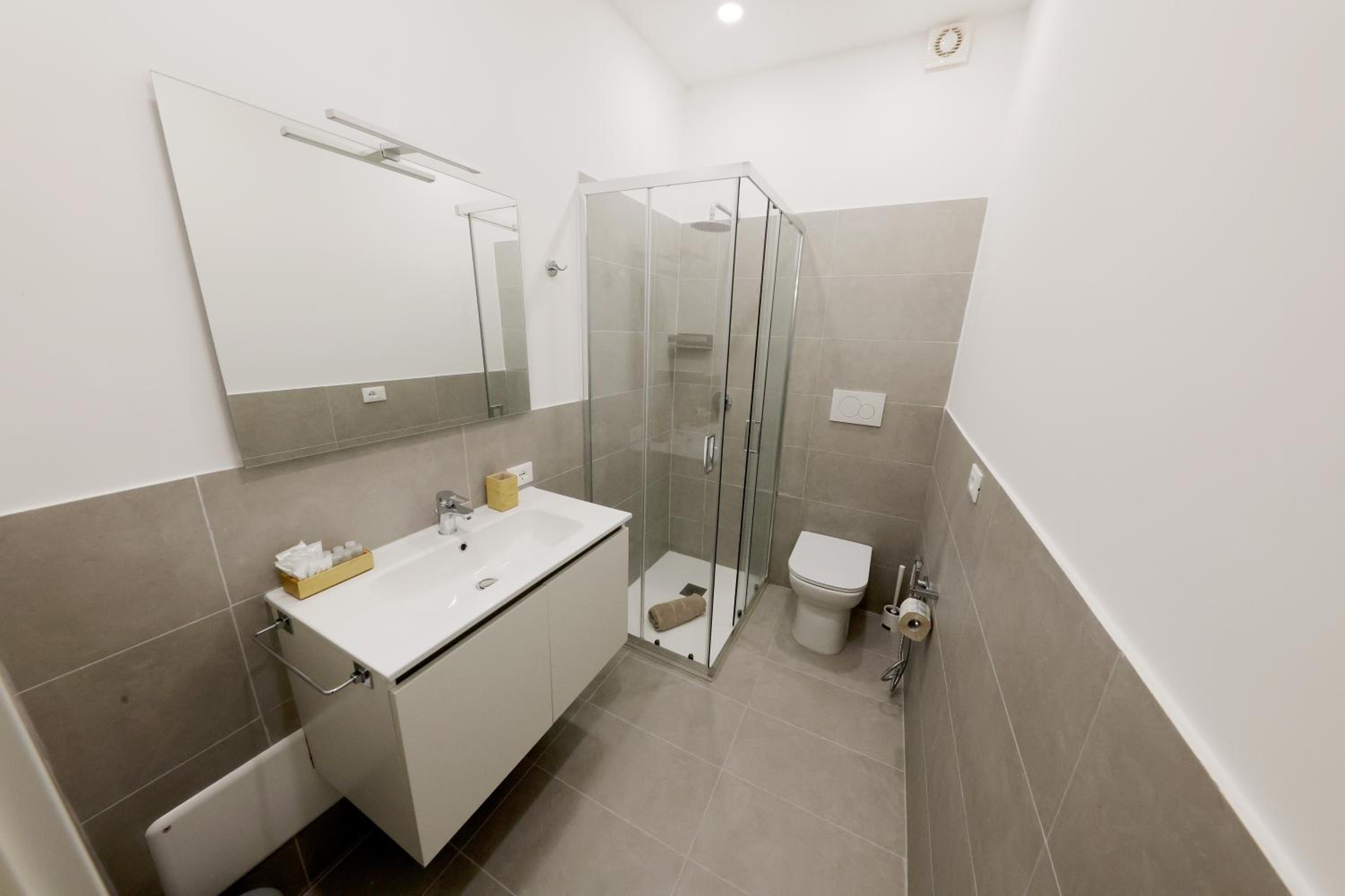 Deluxe Double Room with Balcony - Photo 2