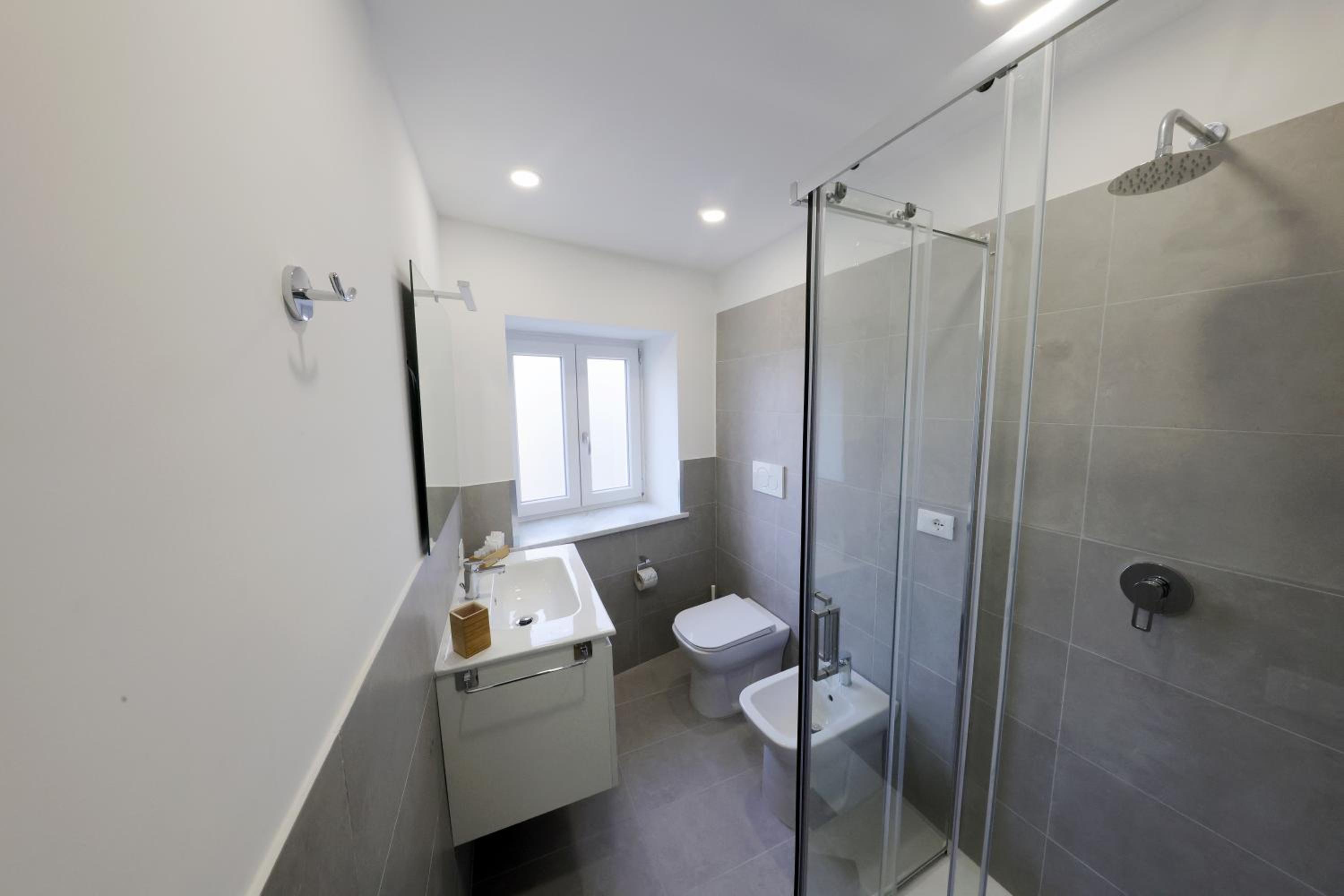 Junior Suite with Balcony - Photo 3