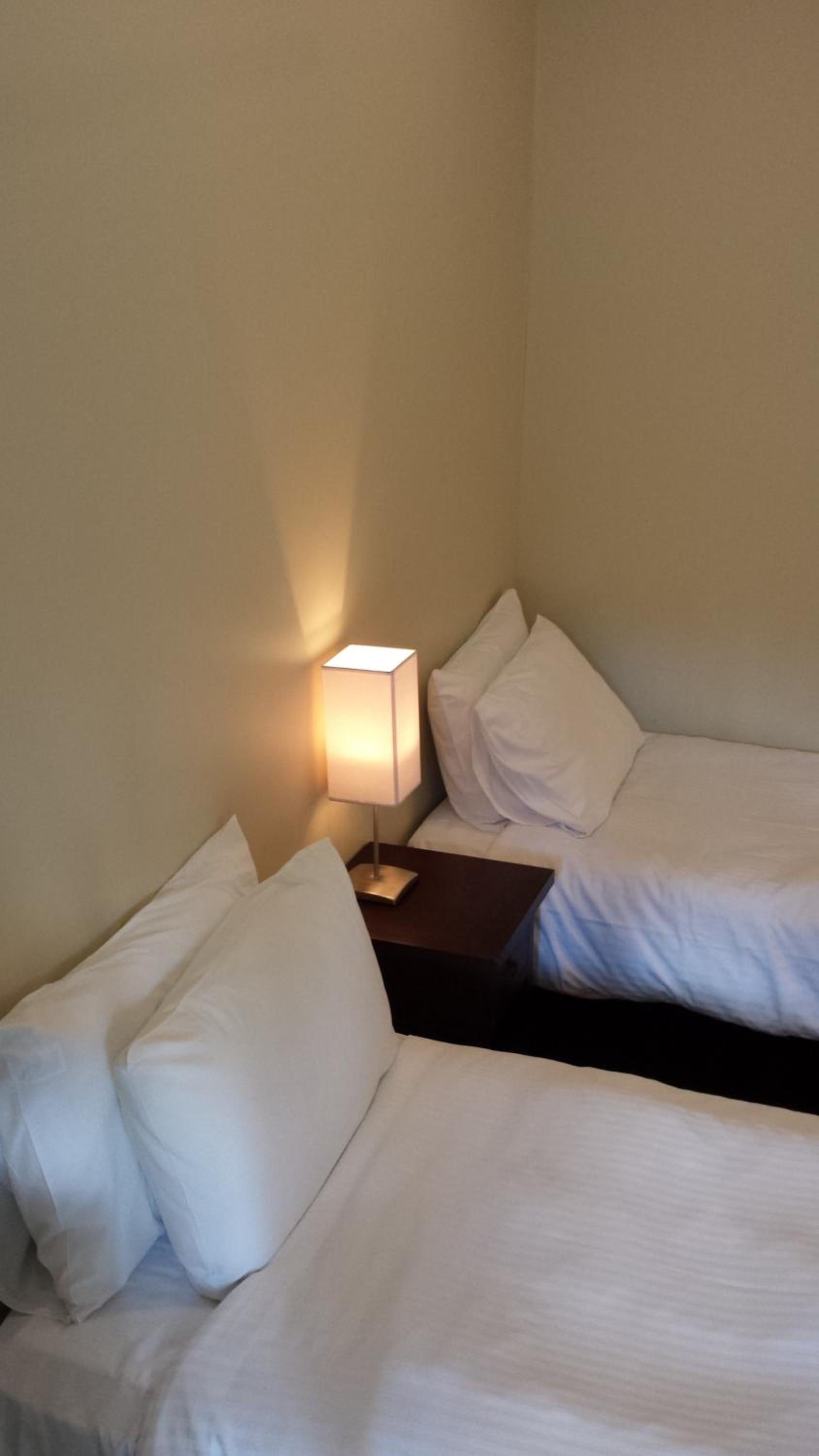 Two-Bedroom Apartment - no kitchenette photo 2
