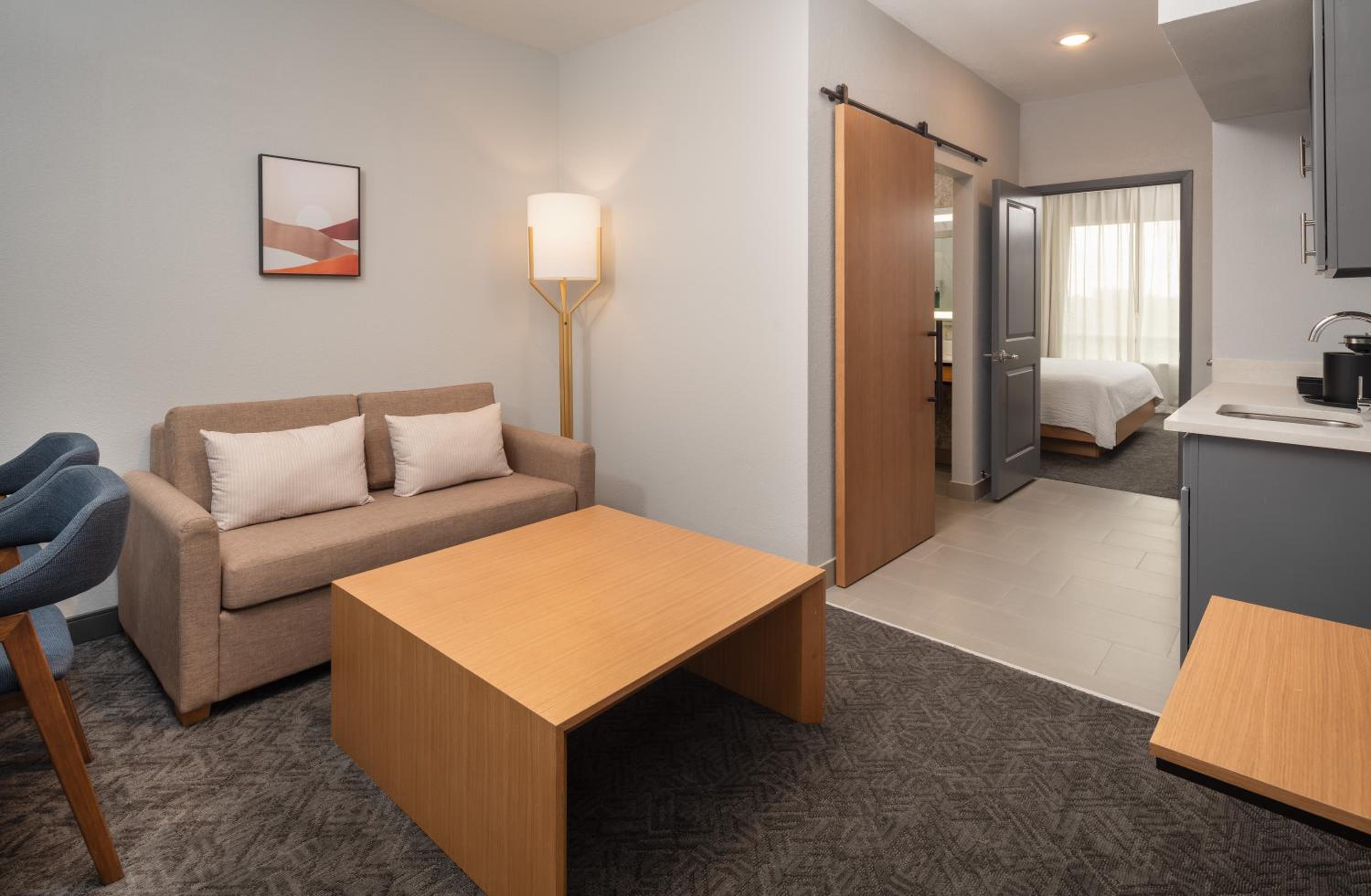 One-Bedroom King Suite with Bath Tub - Mobility Accessible - Photo 3