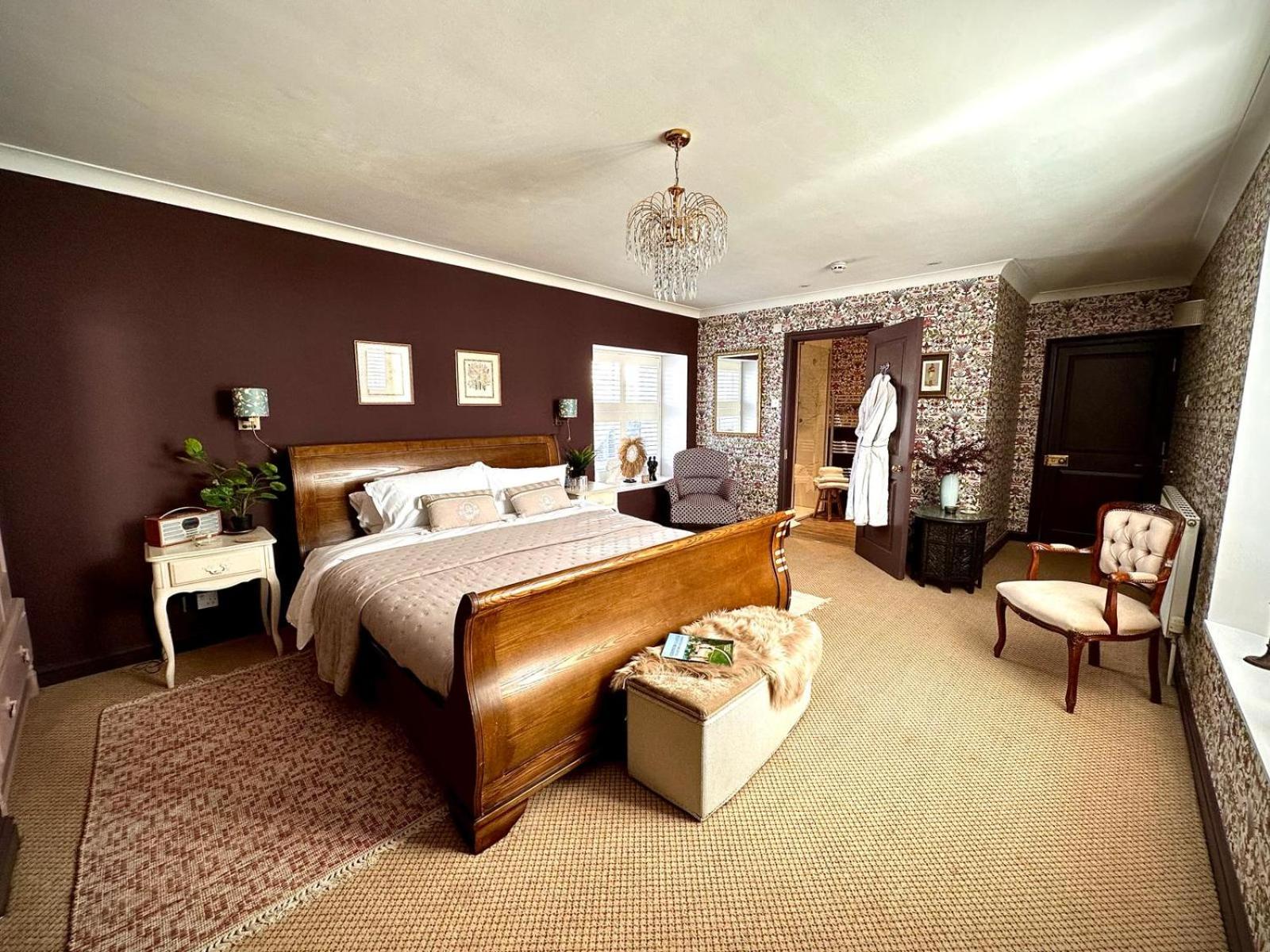 Deluxe Double Room with Castle View - Non Pet Friendly