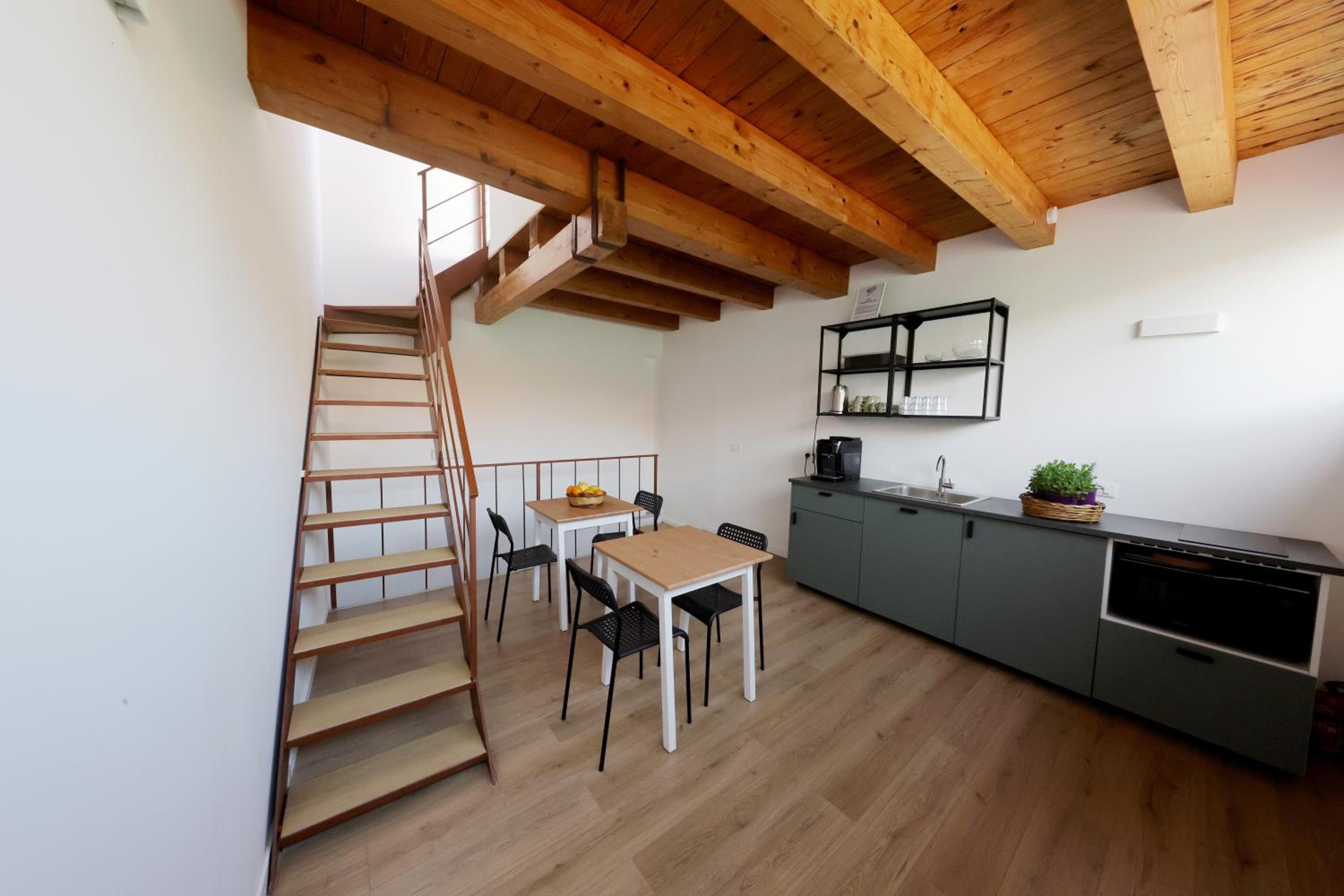 Deluxe Double Room with Balcony - Photo 8