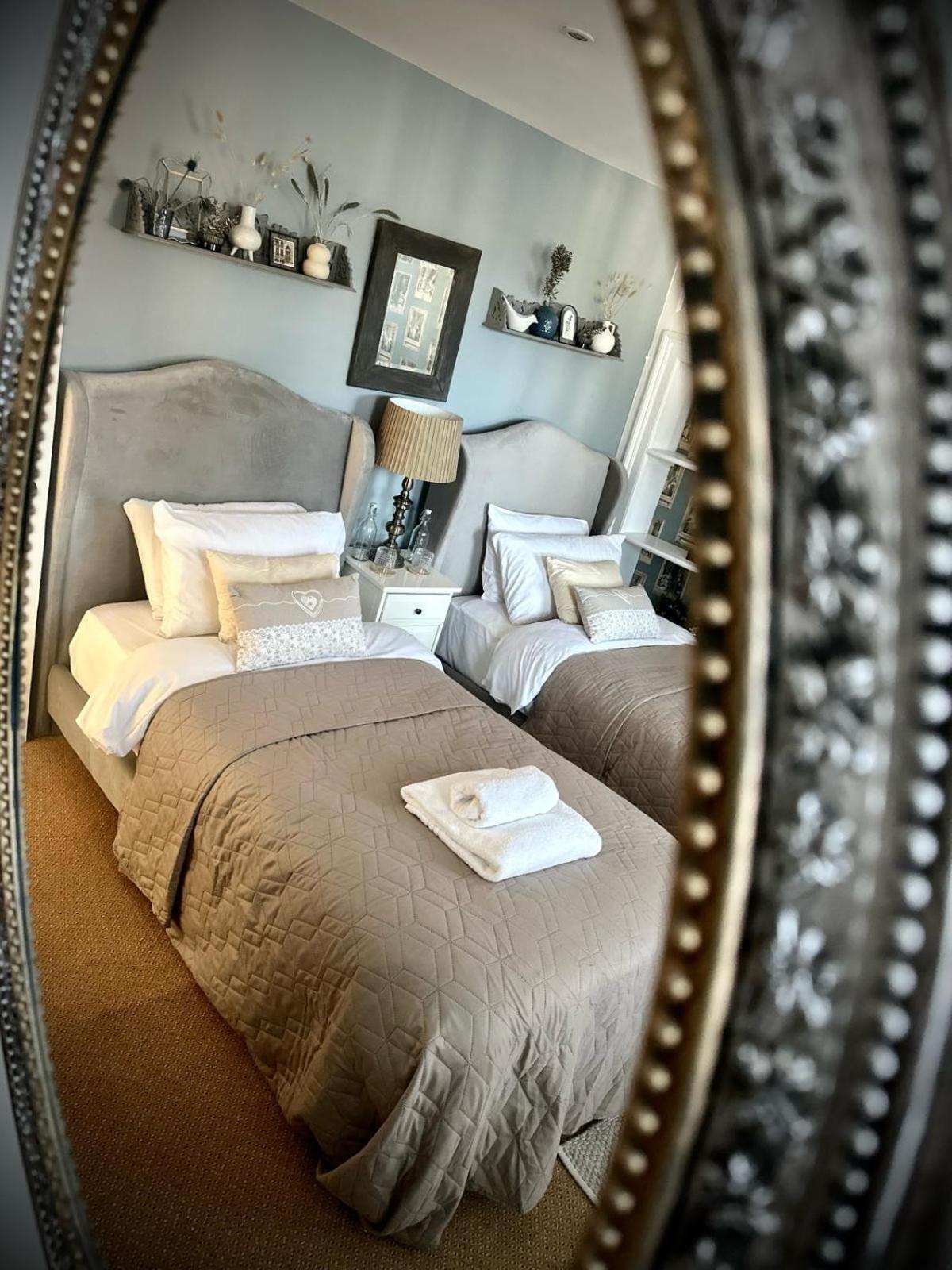 Superior Twin Room - Non Pet Friendly - Photo 2