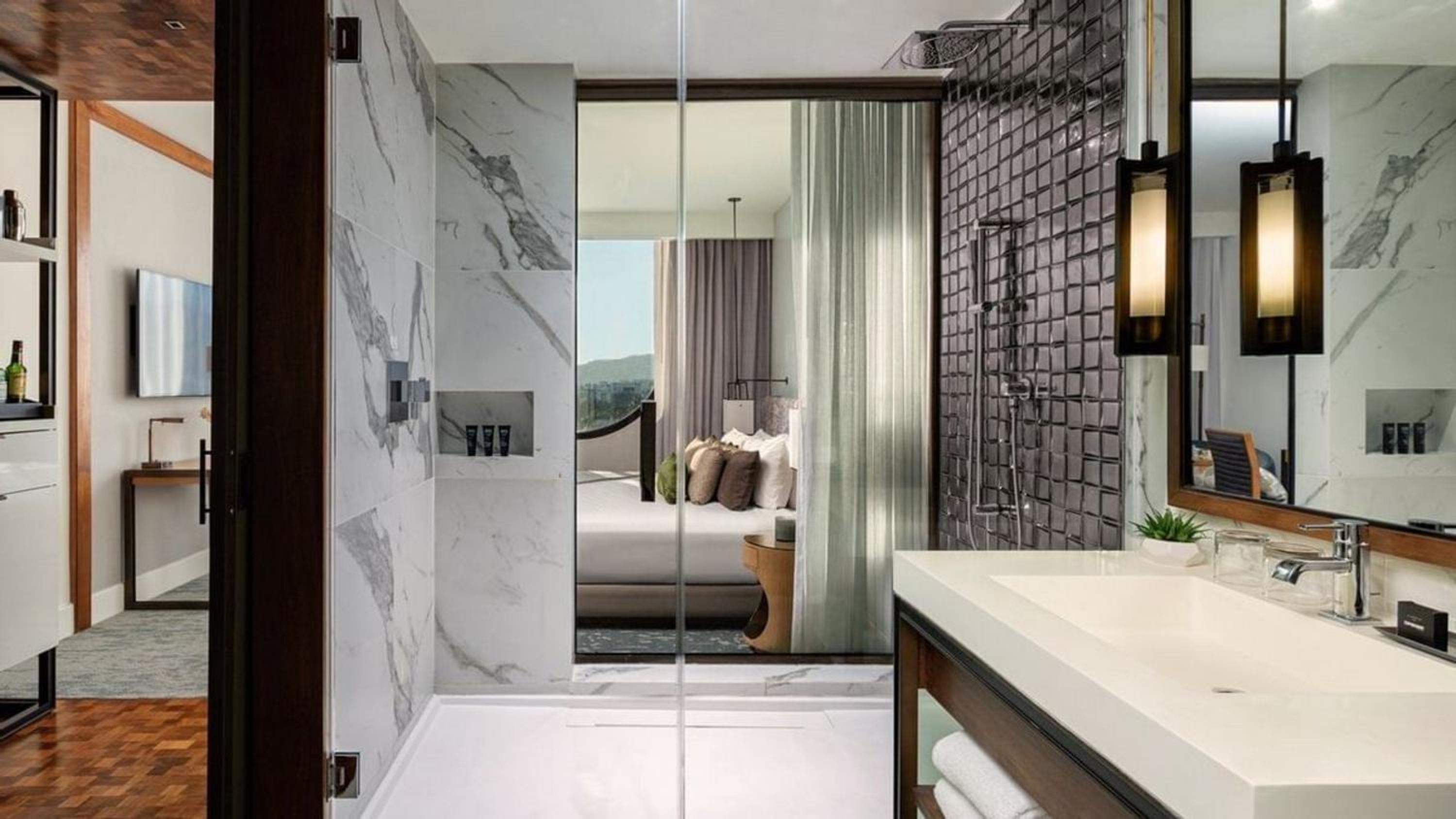 King Room Bronze with Balcony - Photo 2