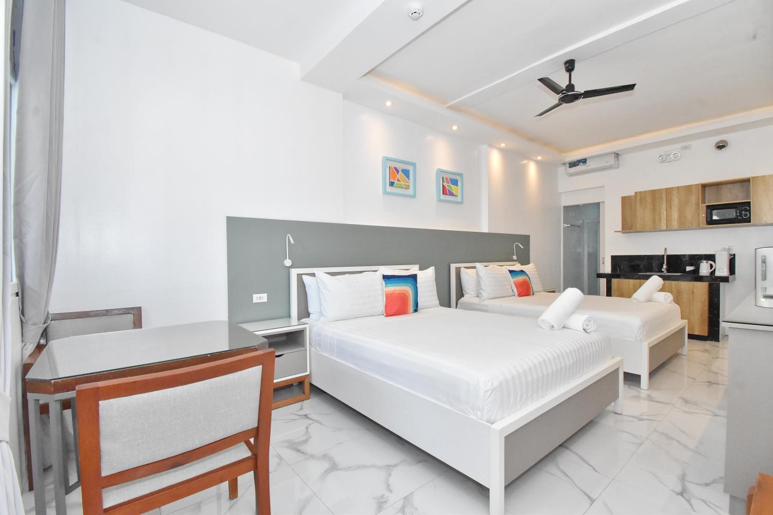 Deluxe Ground Floor Room - Photo 11