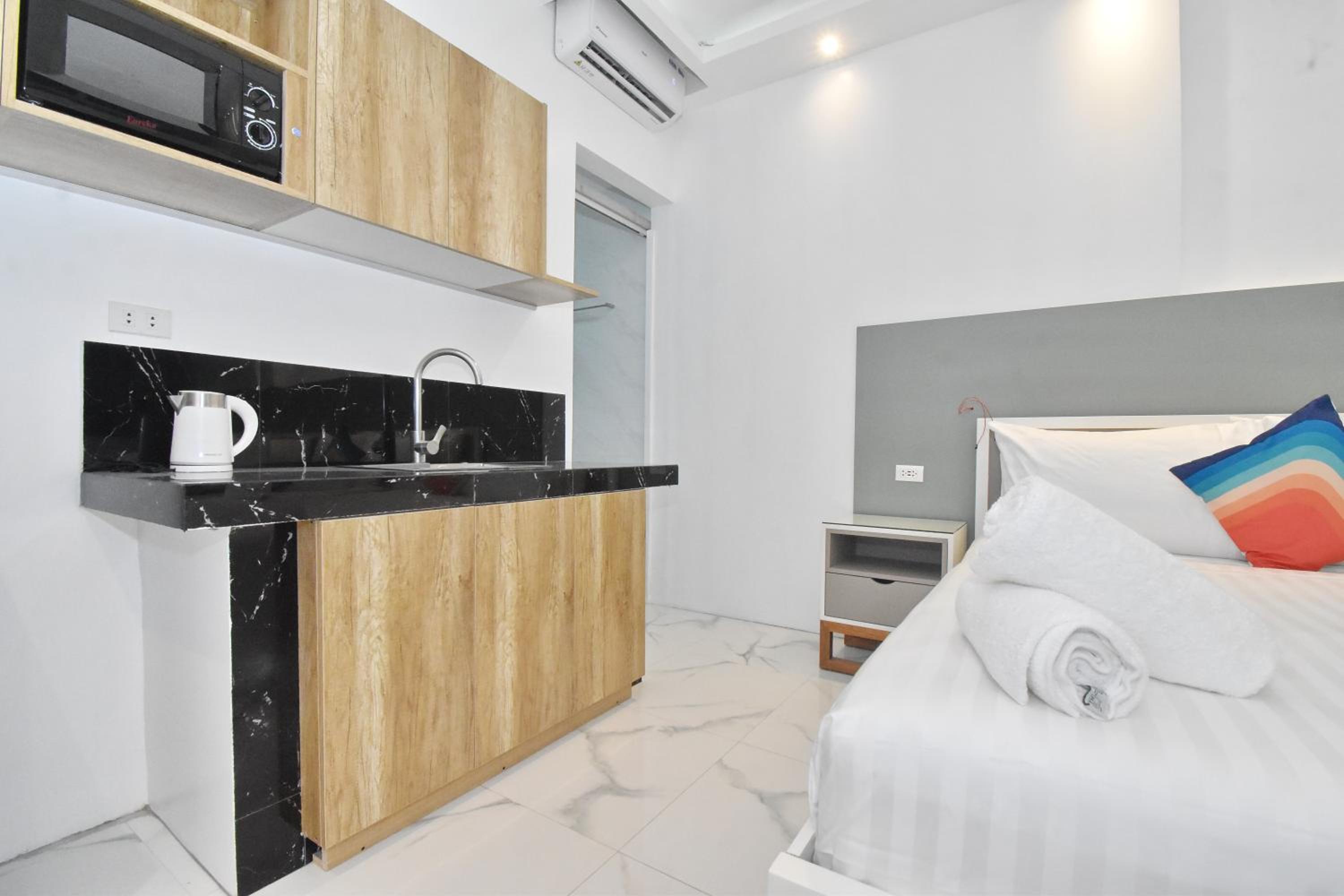 Deluxe Ground Floor Room - Photo 10