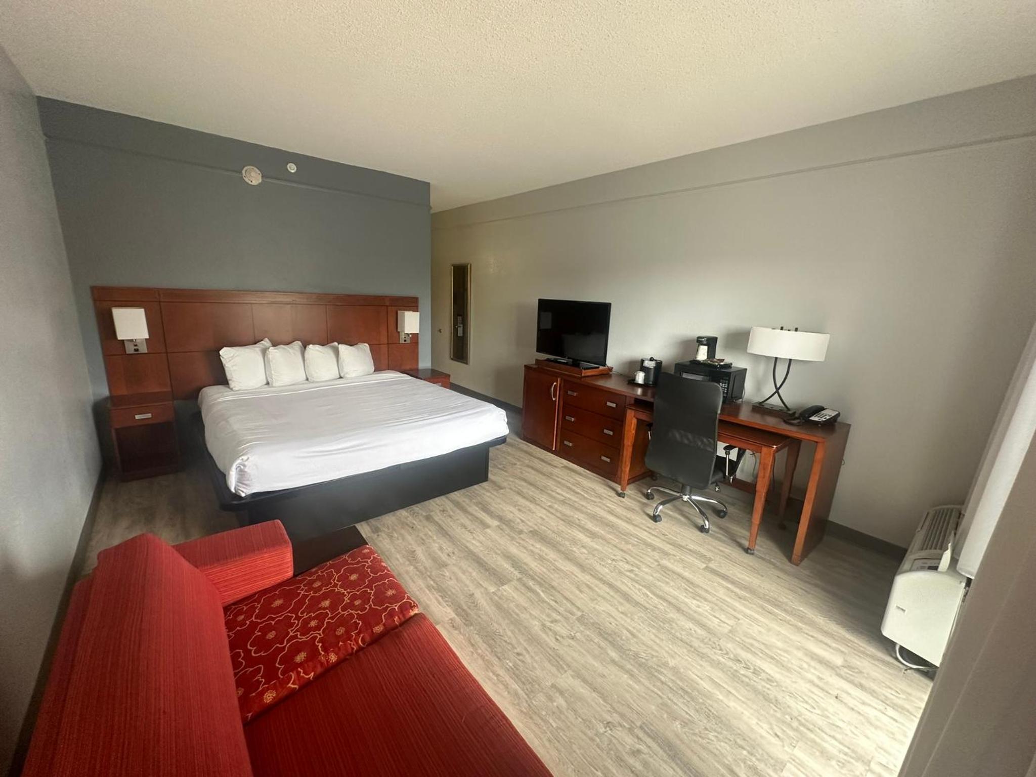 Deluxe King Room - Non-Smoking - Photo 16