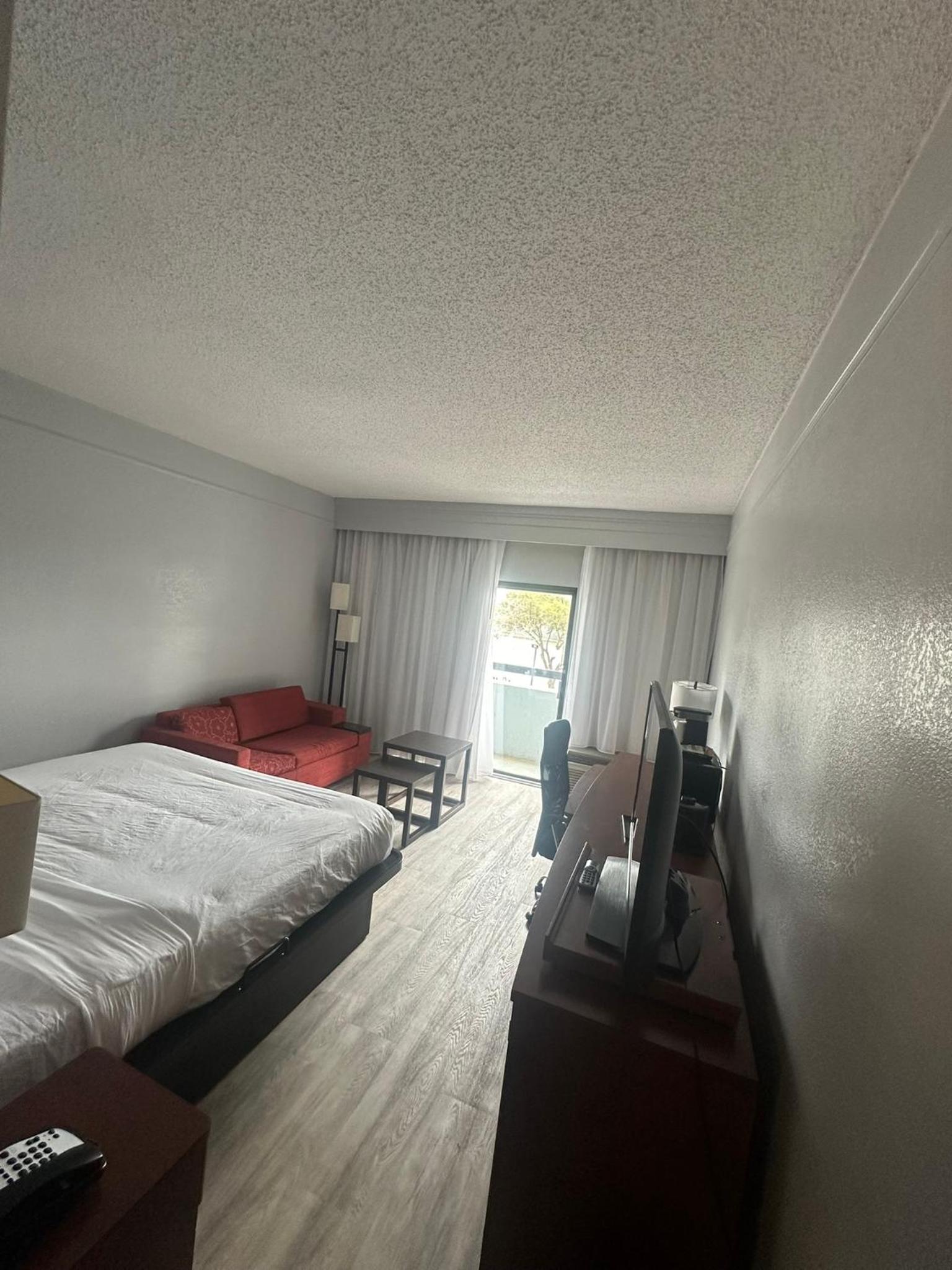 Deluxe King Room - Non-Smoking - Photo 10