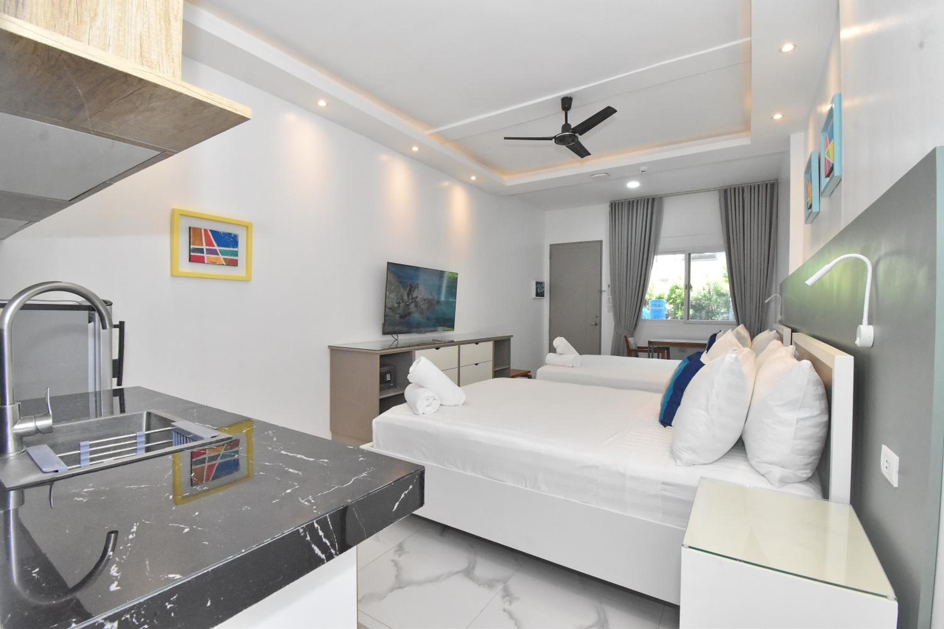 Deluxe Ground Floor Room - Photo 8