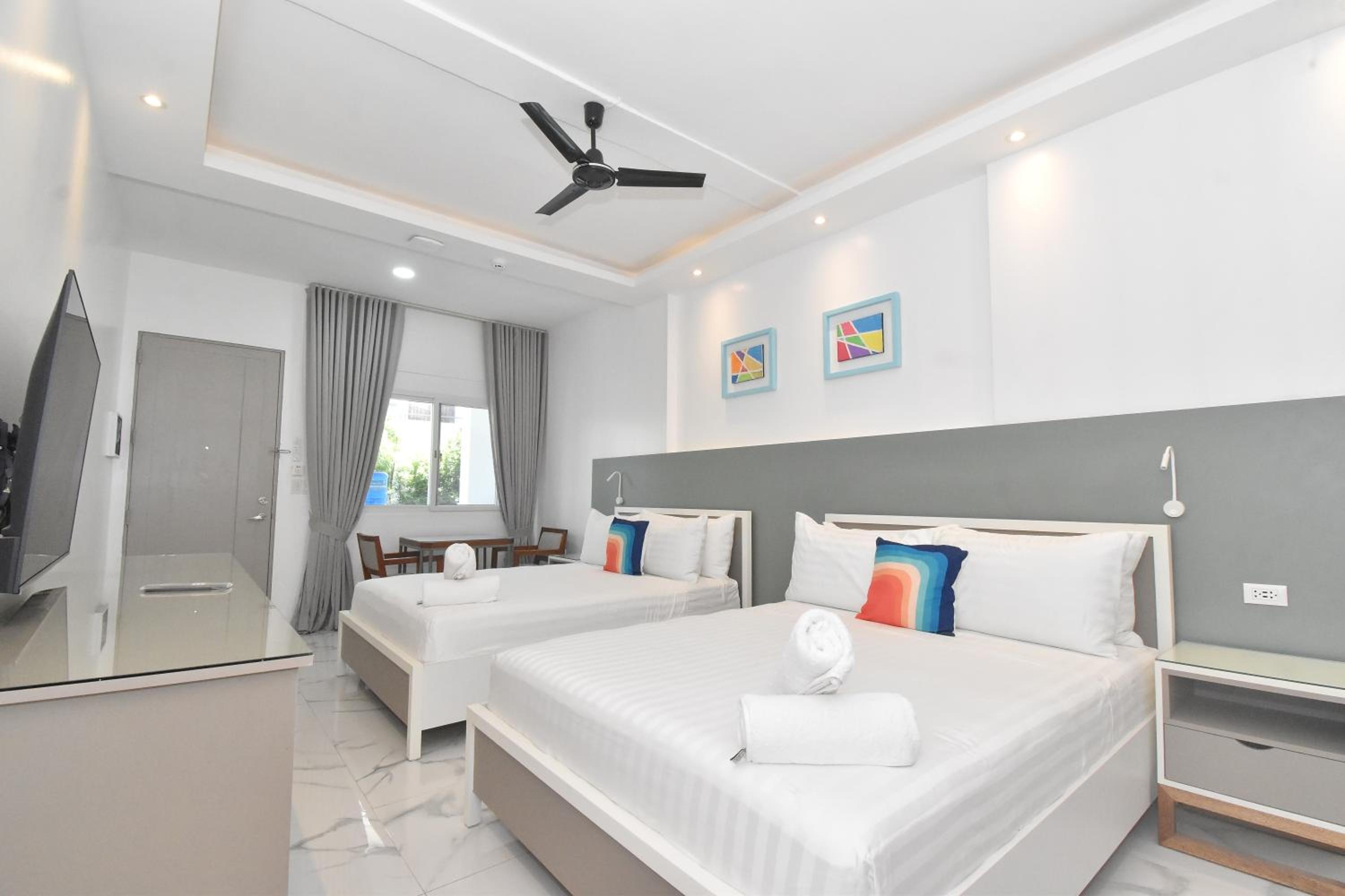 Deluxe Ground Floor Room - Photo 9
