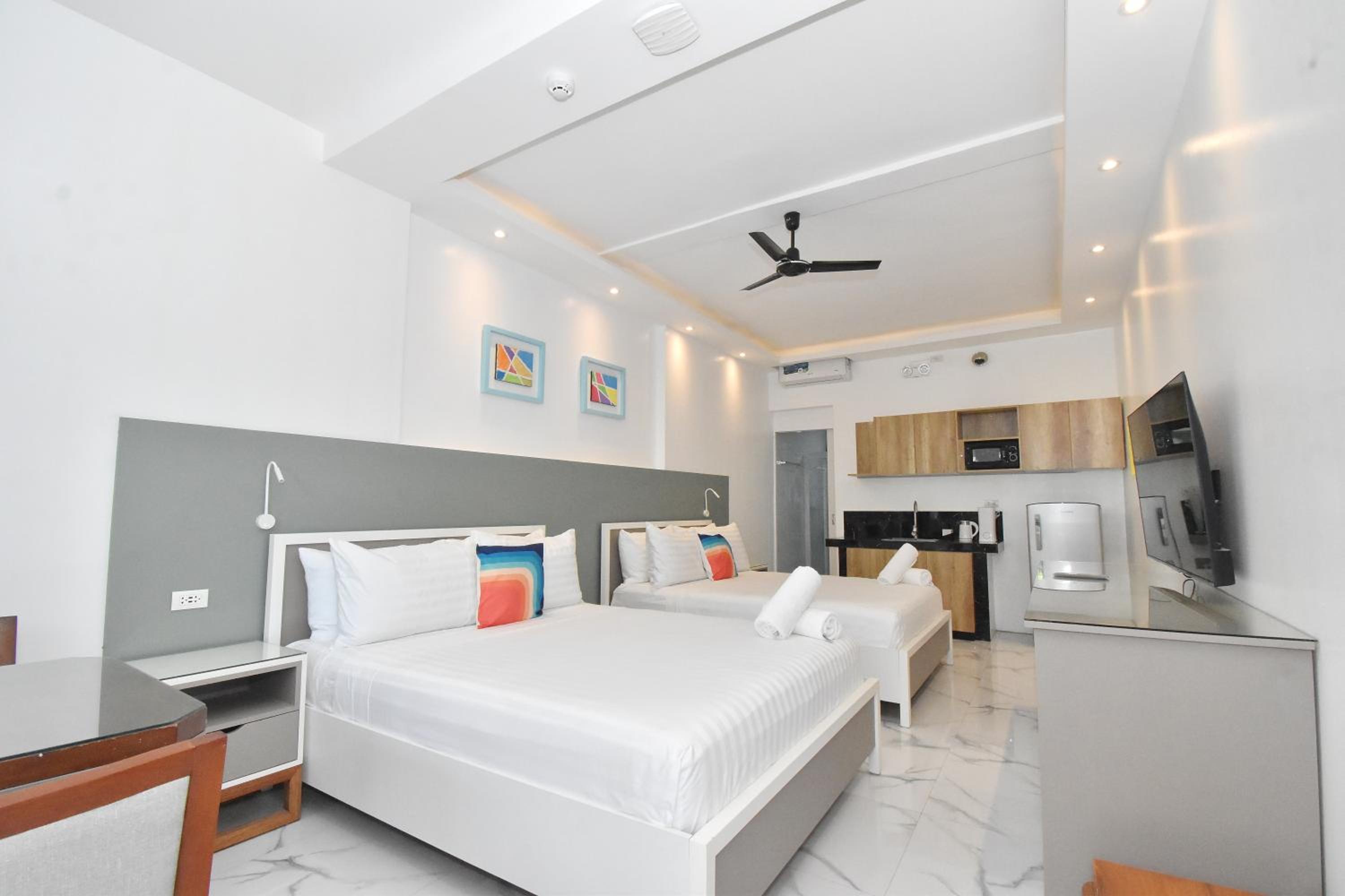 Deluxe Ground Floor Room - Photo 12