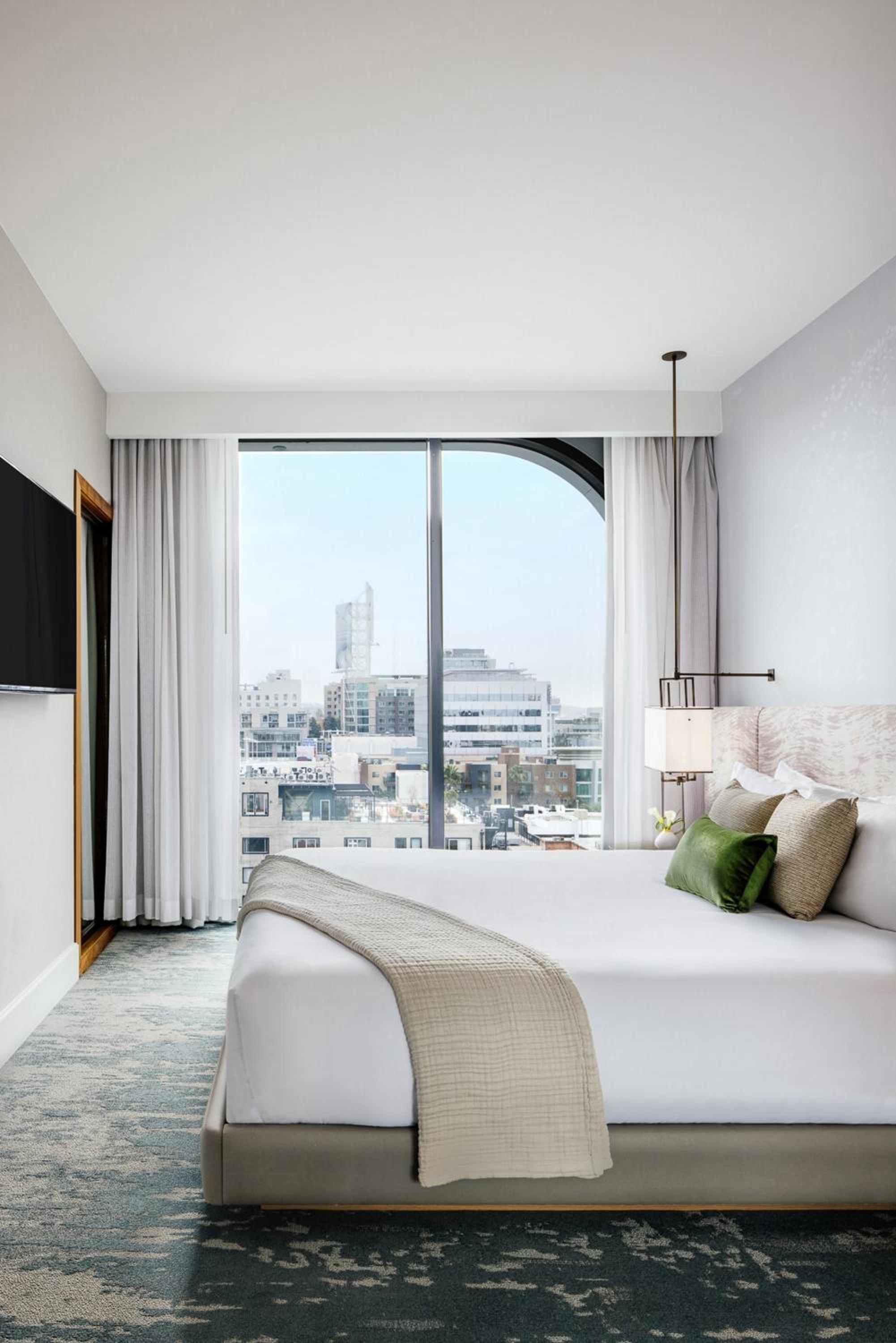 One-Bedroom King Suite Platinum with Balcony - Photo 2