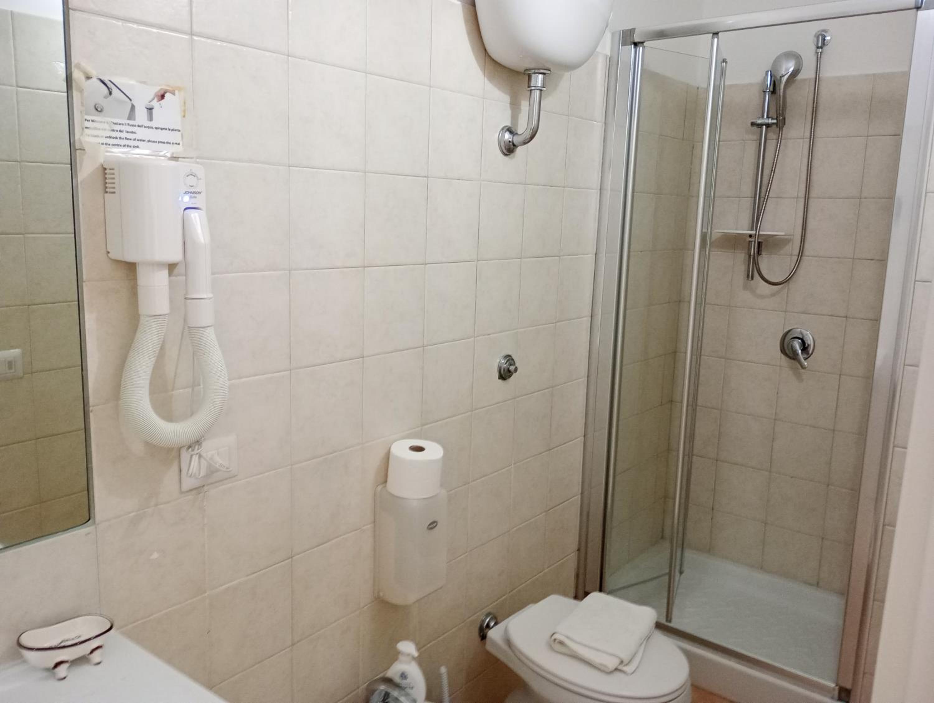 Large Single Room photo 2