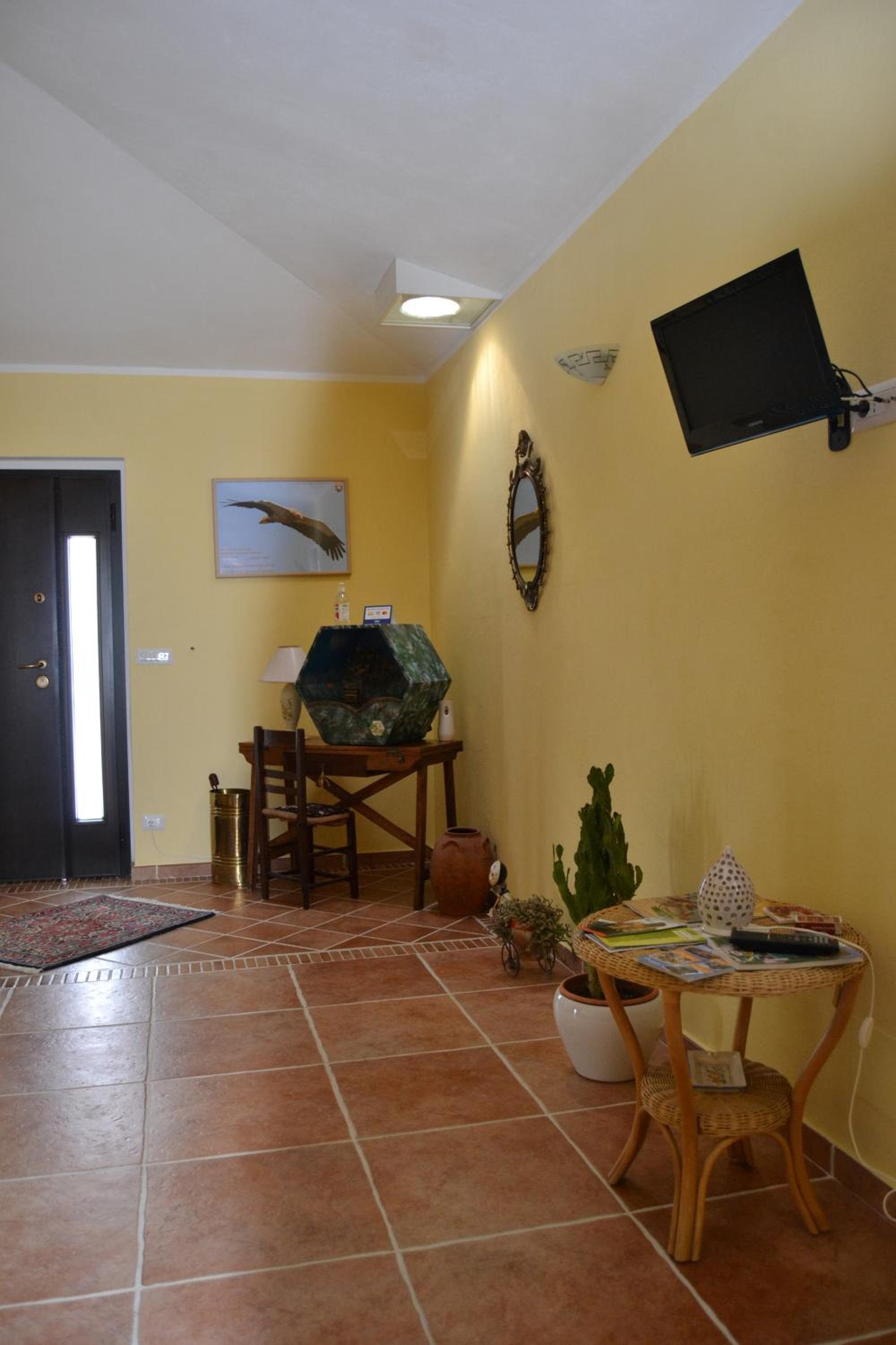 Twin Room with Private External Bathroom photo 2