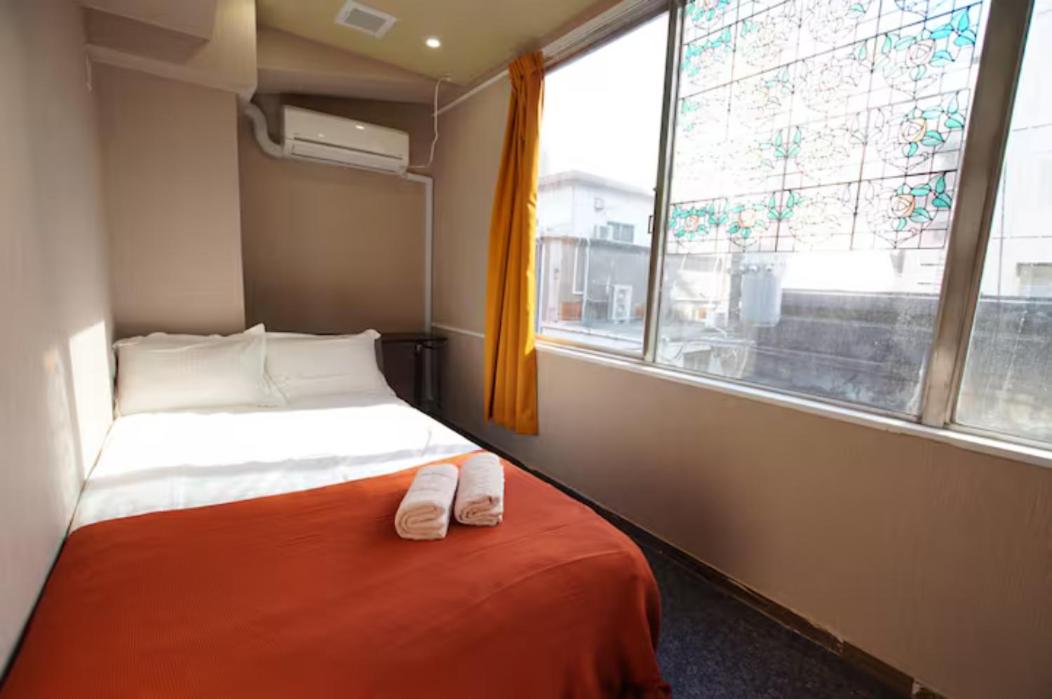 Single Room with Shared Shower and Toilet photo 2