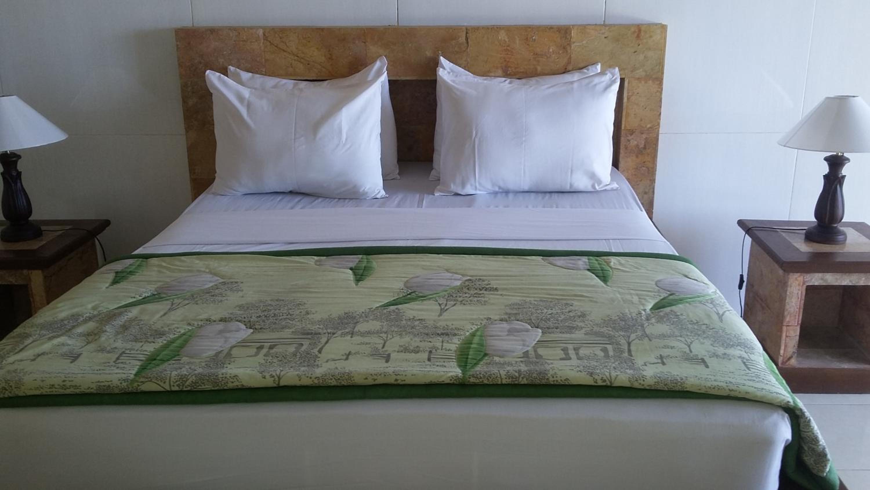 Budget Double Room - Photo 11