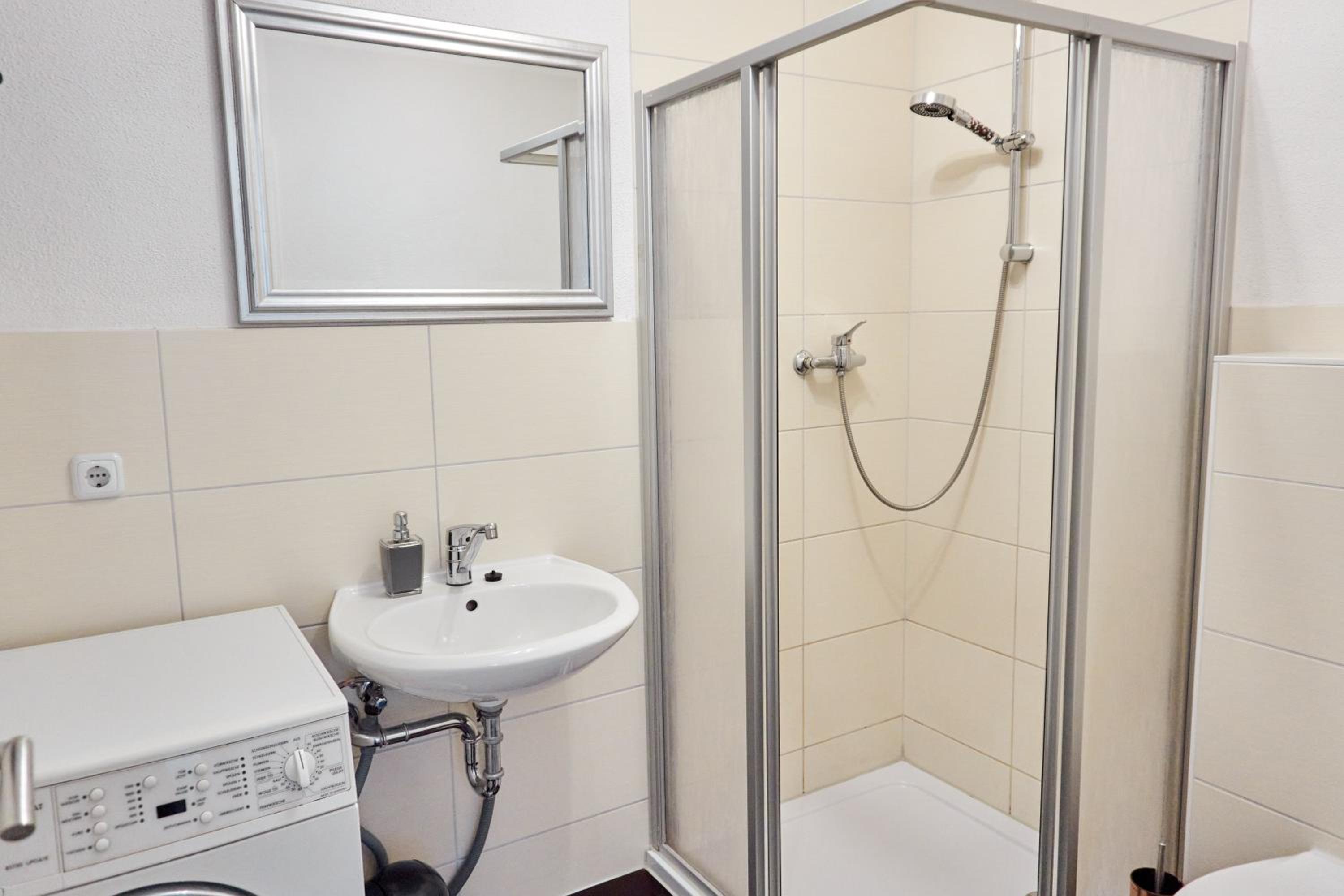 Apartment with Shower - Photo 55