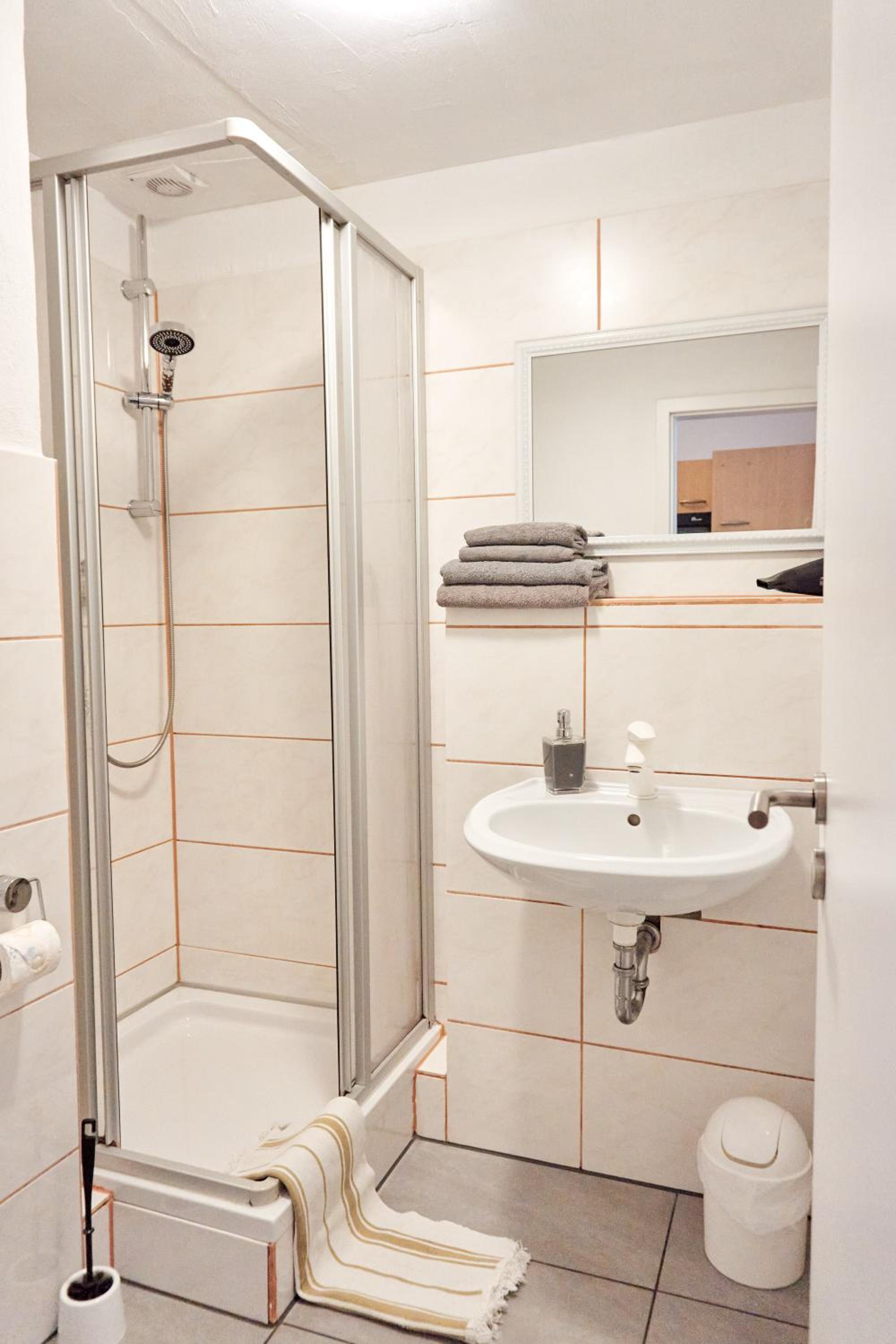 Apartment with Shower - Photo 18