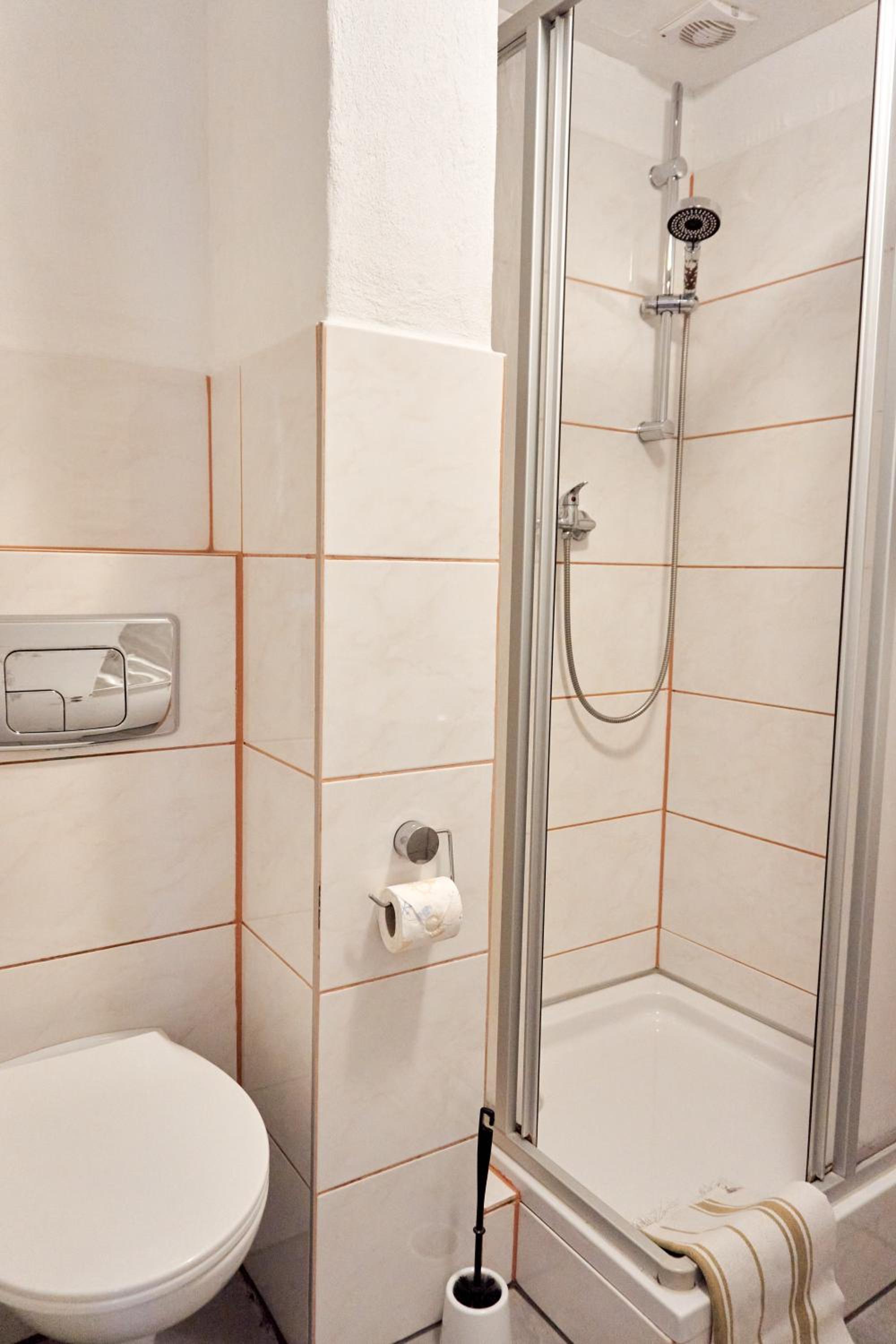Apartment with Shower - Photo 35
