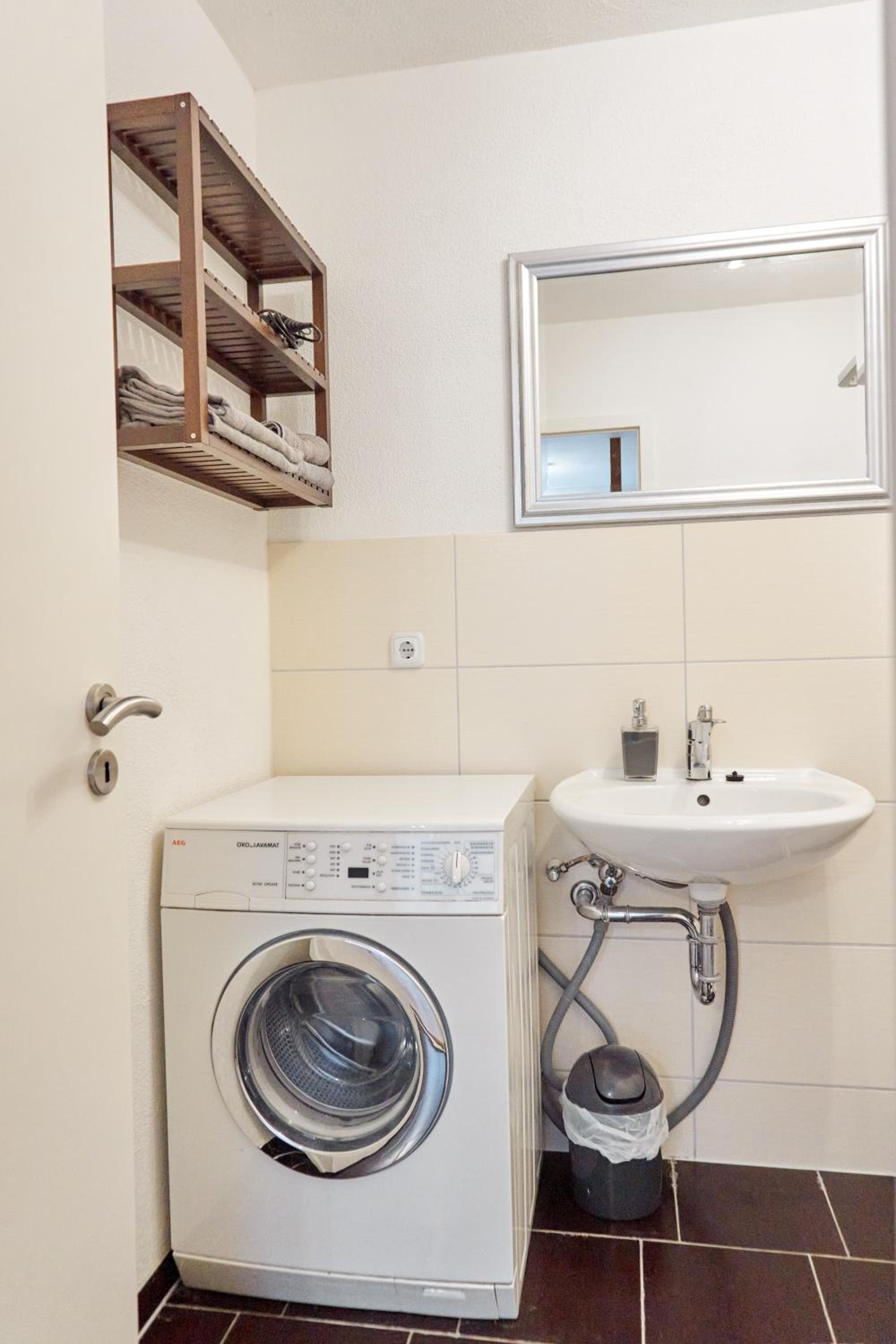 Apartment with Shower - Photo 34