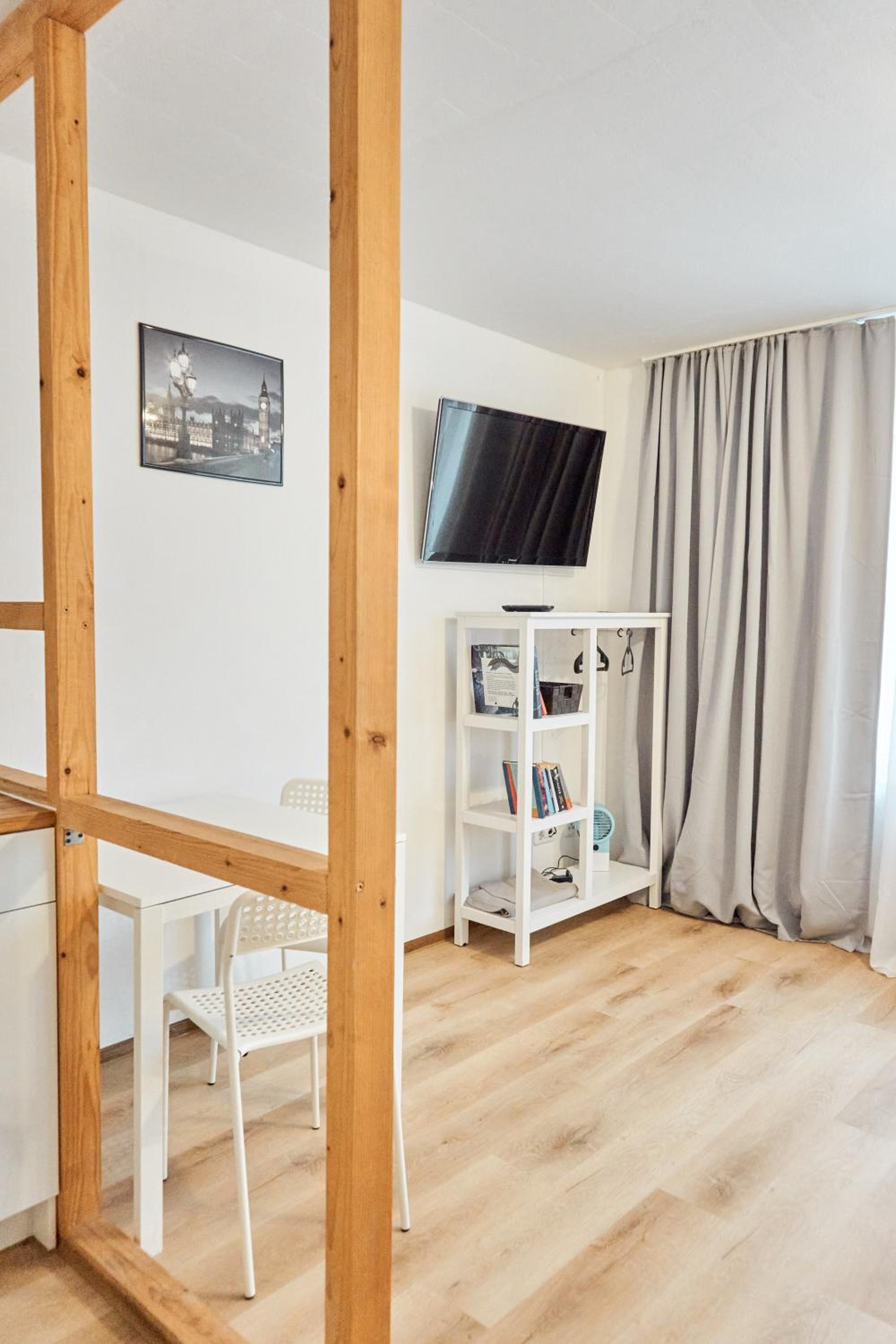 Apartment with Shower - Photo 29