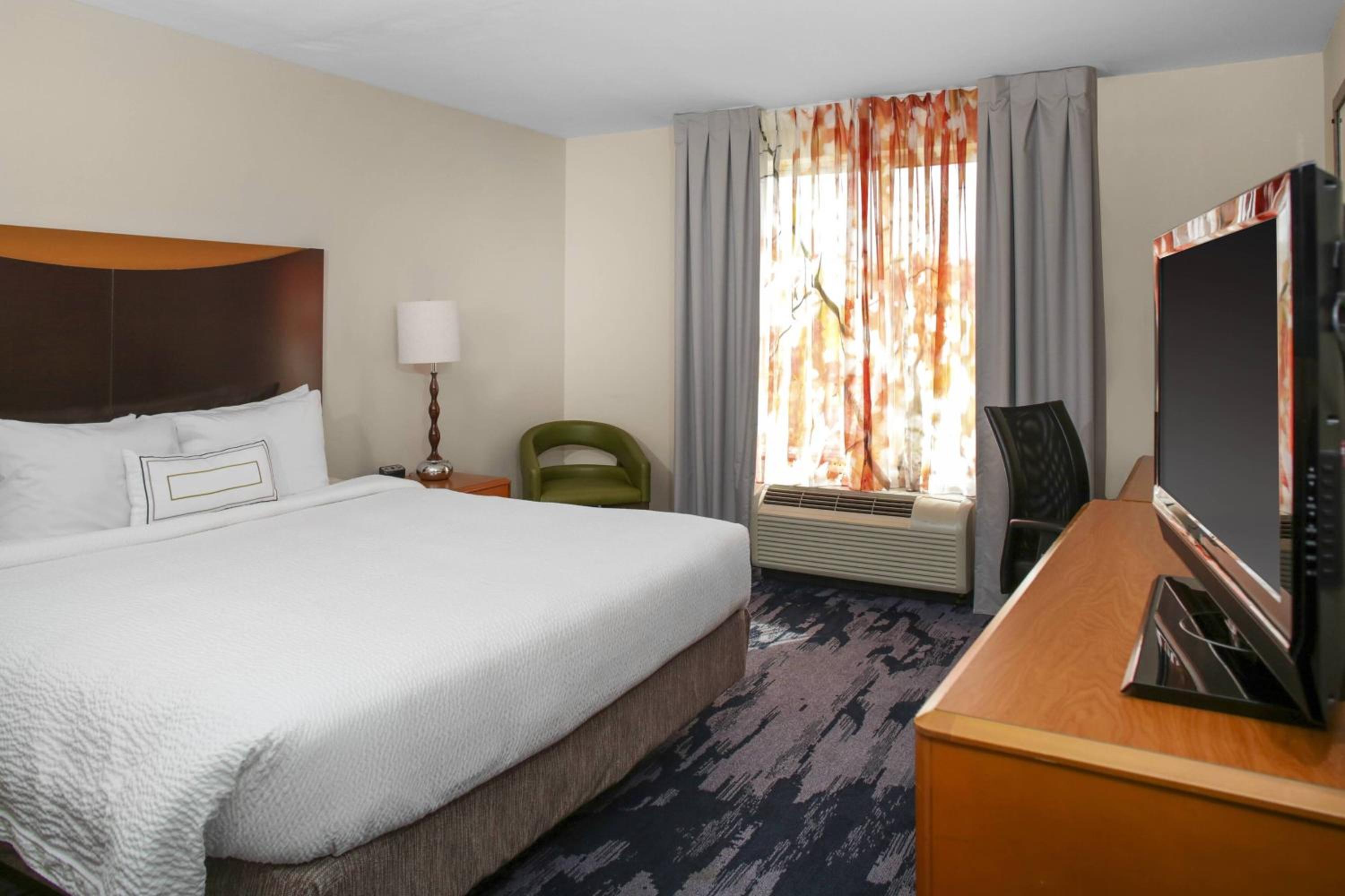King Room - Hearing Accessible - Photo 3