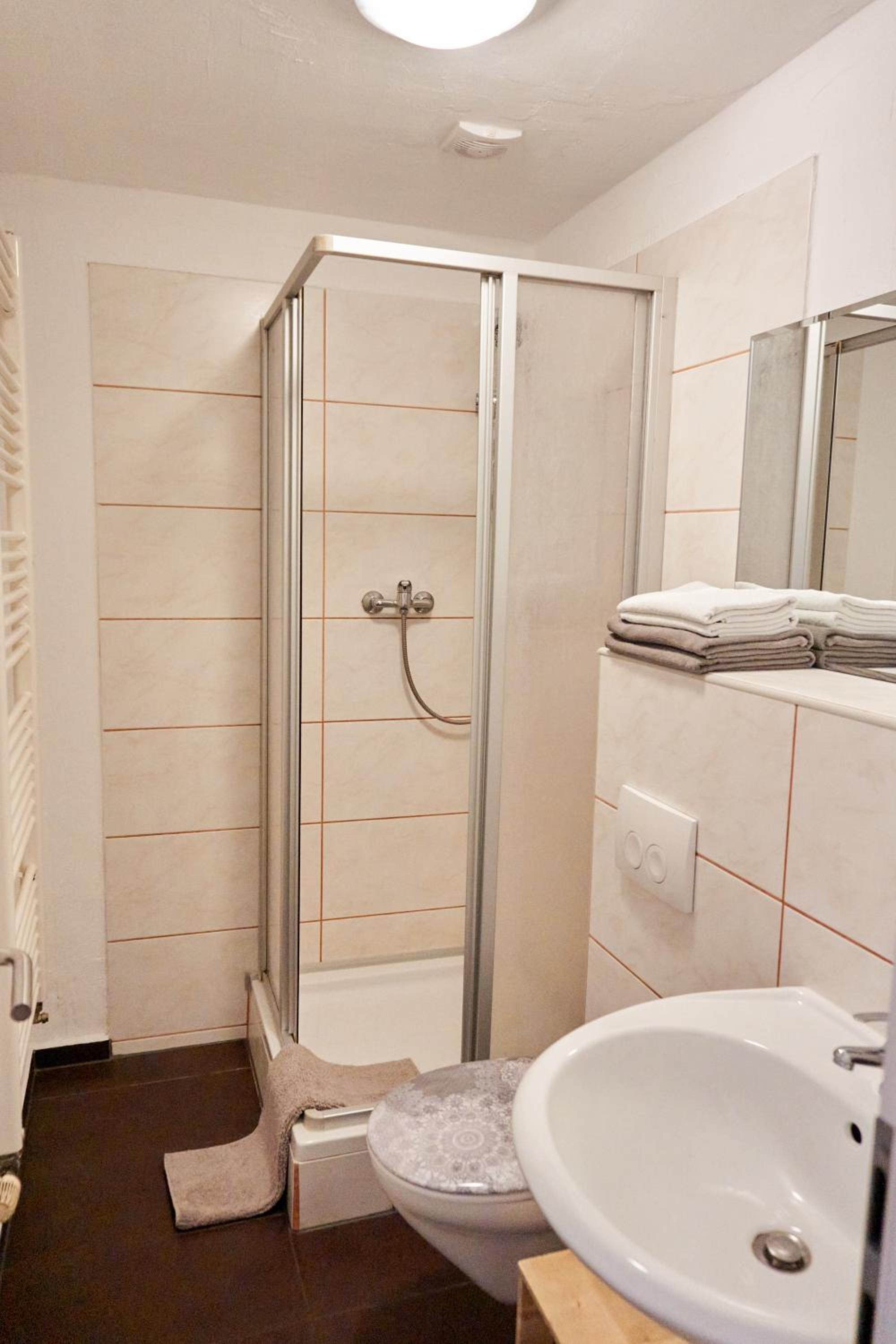 Apartment with Shower - Photo 81