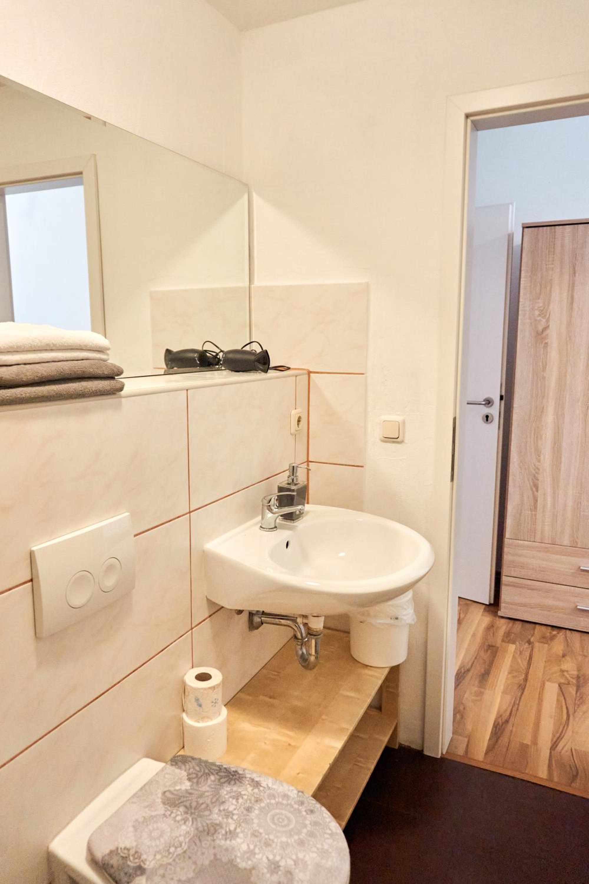 Apartment with Shower - Photo 78