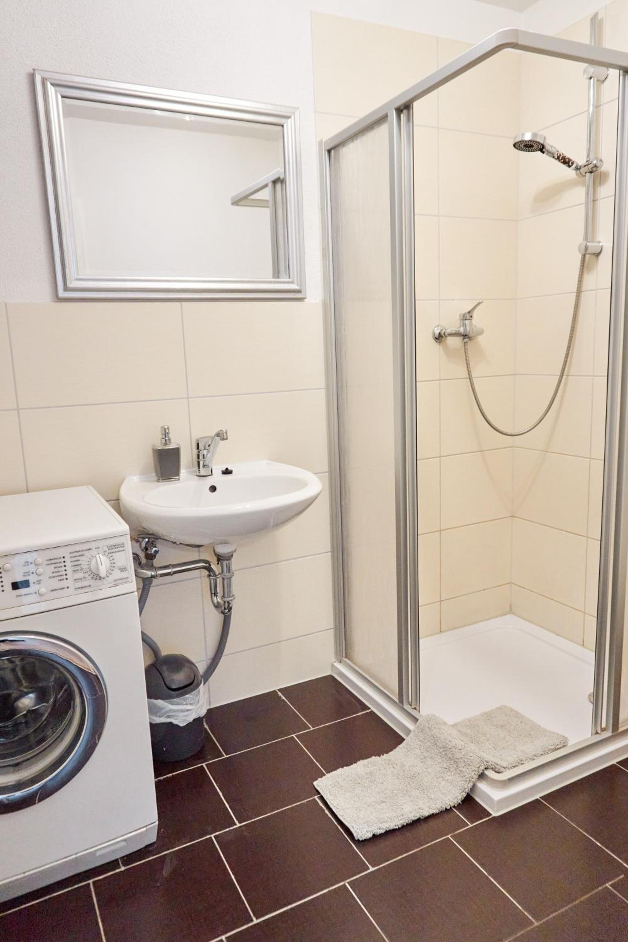 Apartment with Shower - Photo 72