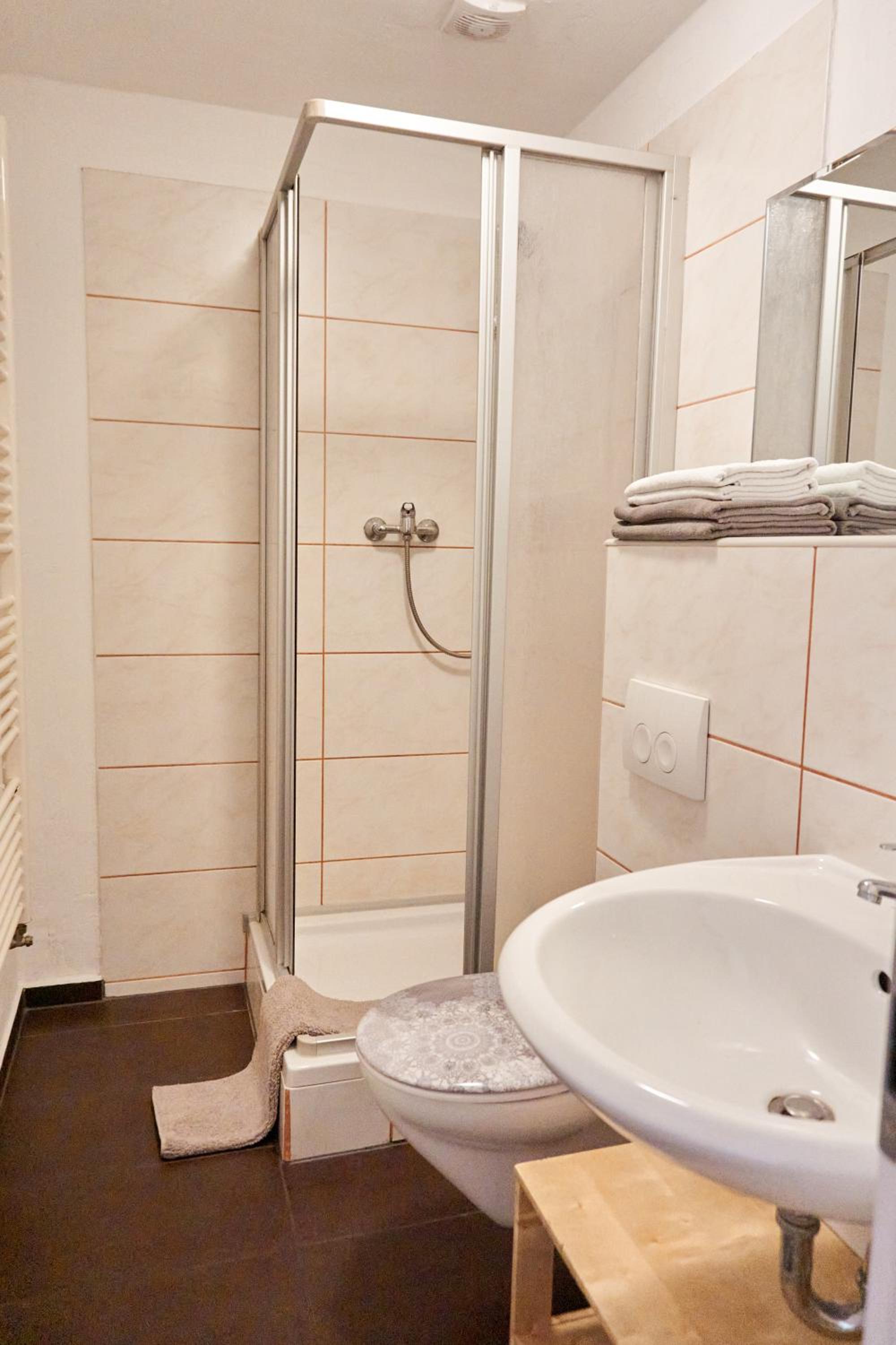 Apartment with Shower - Photo 94