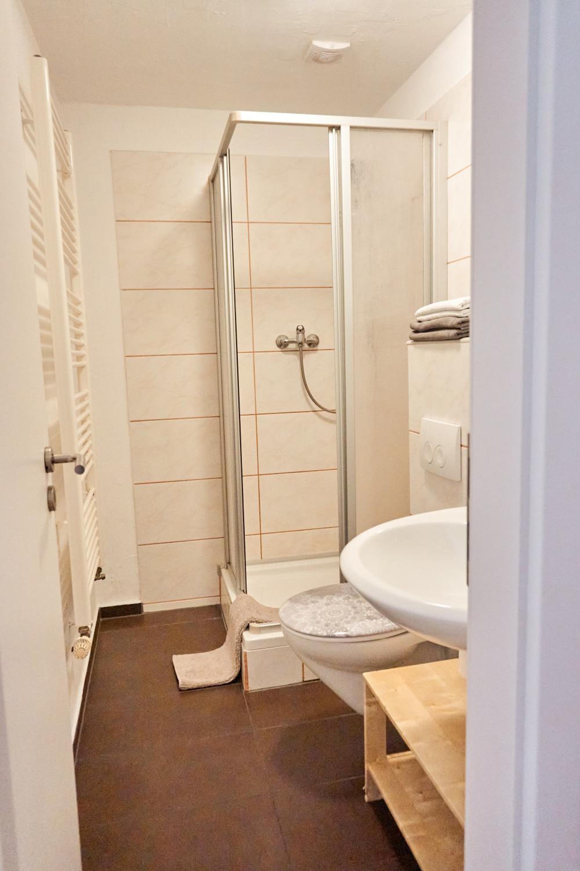 Apartment with Shower - Photo 95