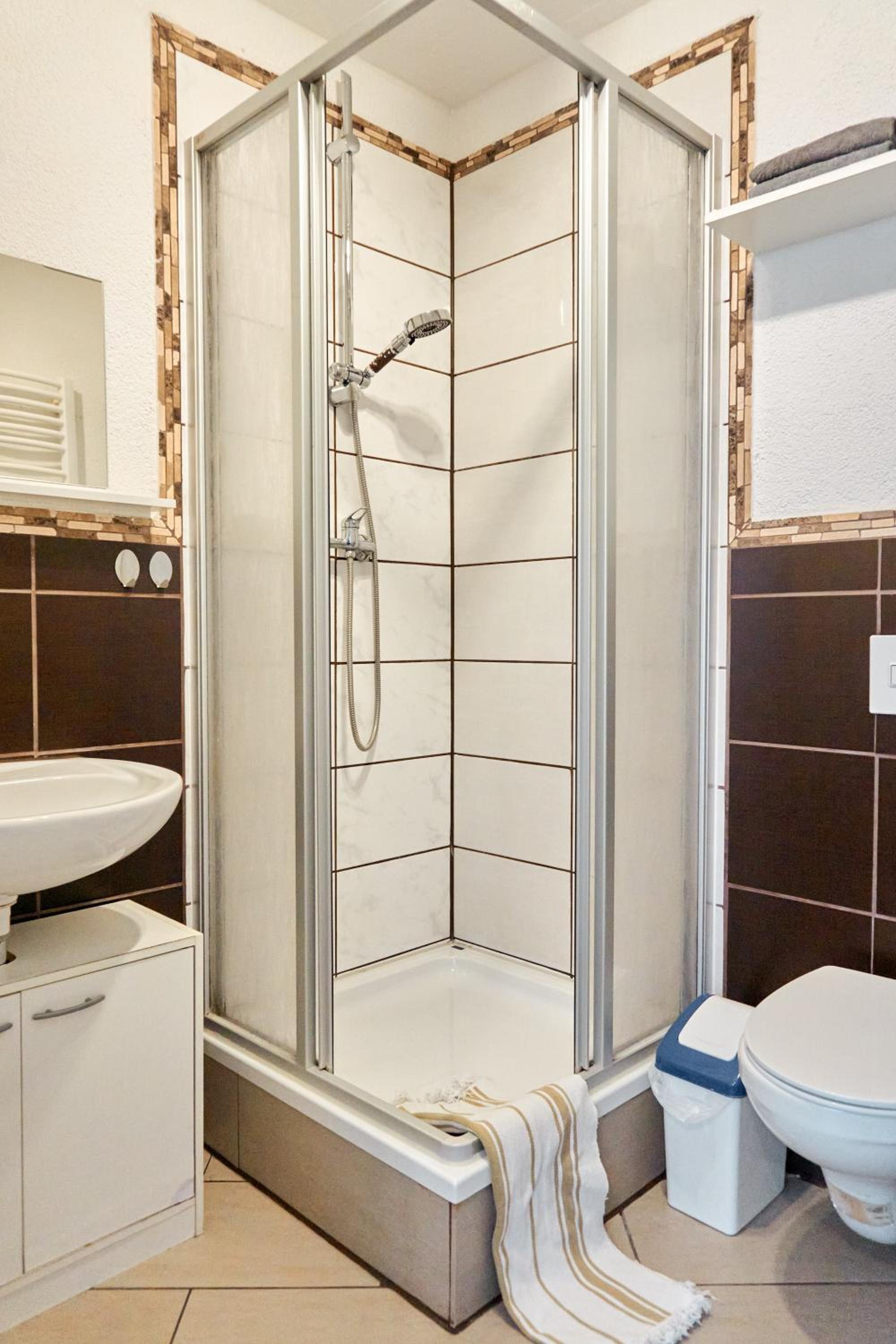 Apartment with Shower - Photo 96
