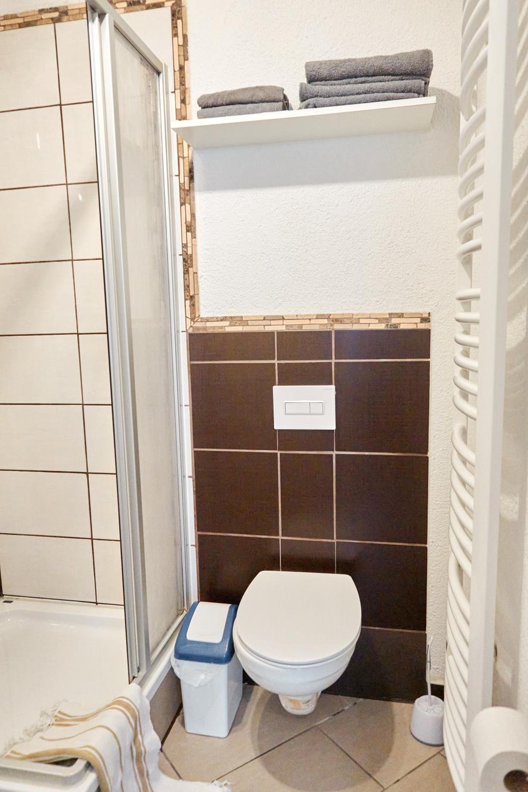 Apartment with Shower - Photo 97