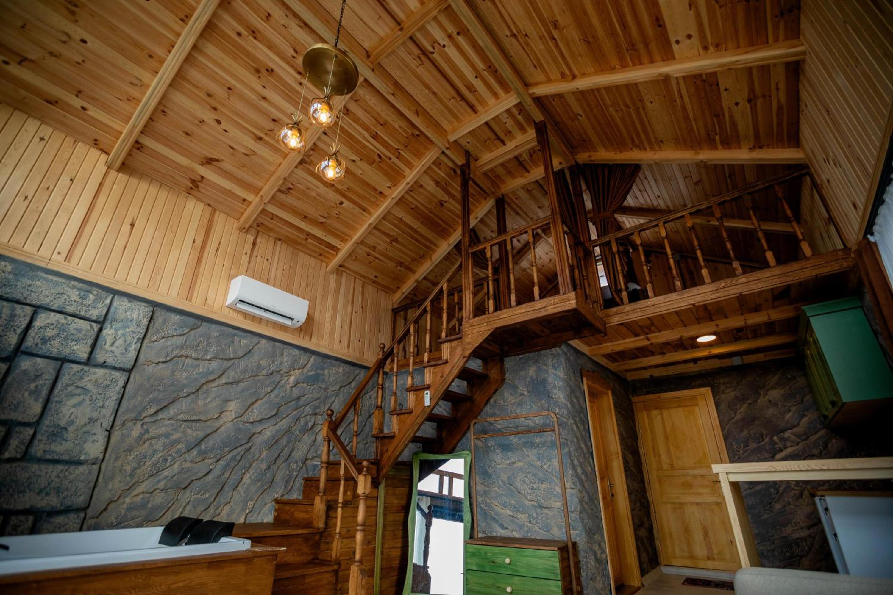 Deluxe King Suite