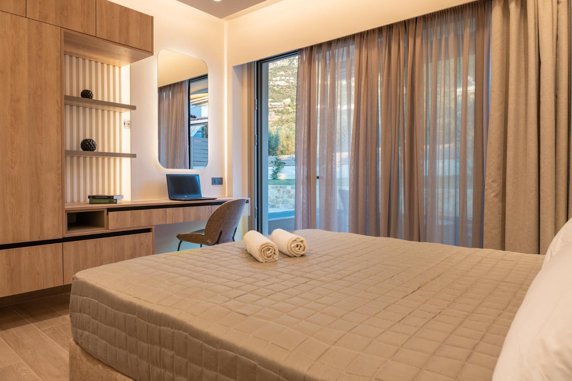 Deluxe Suite with Sea View