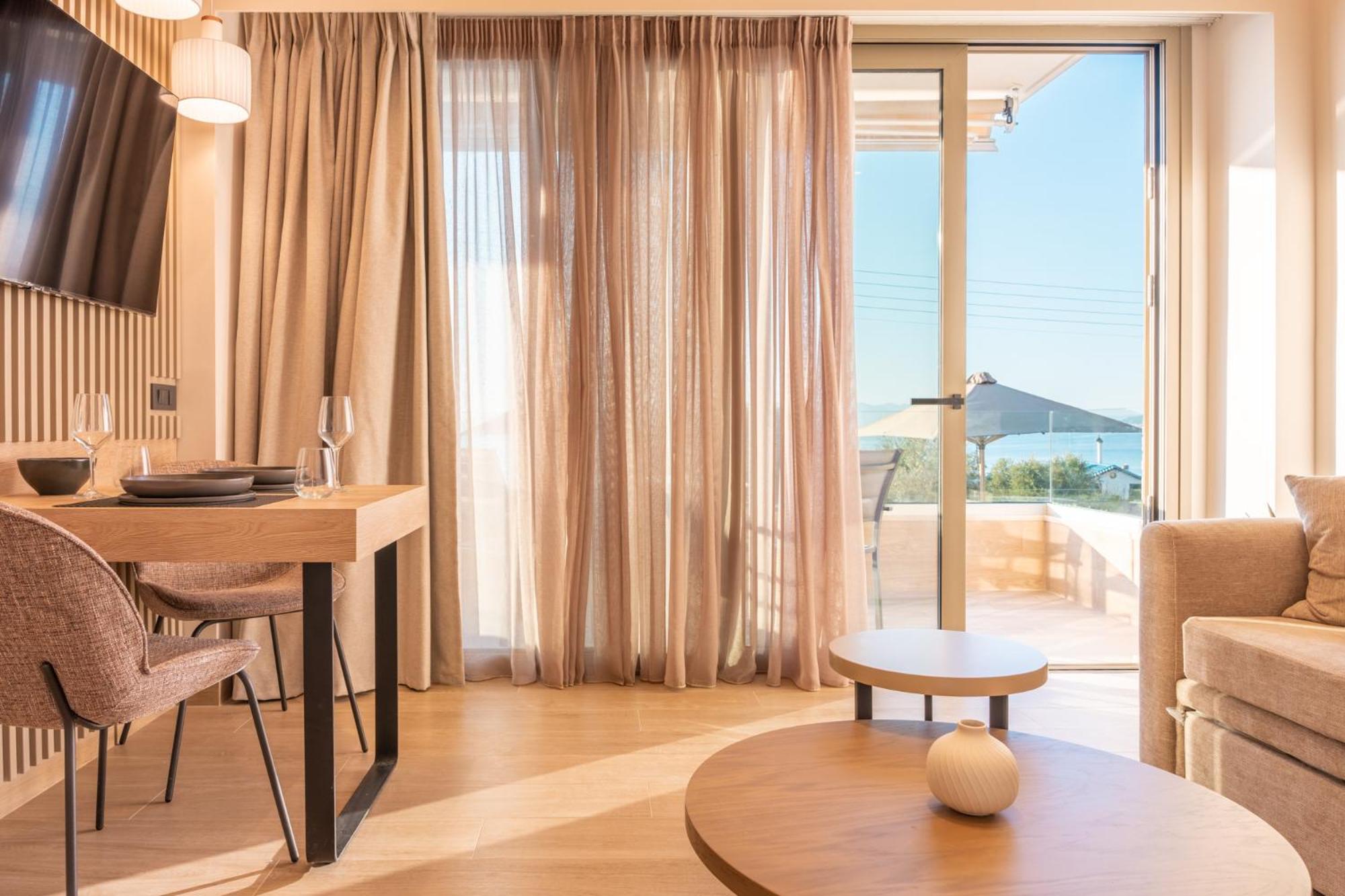 Deluxe Suite with Sea View