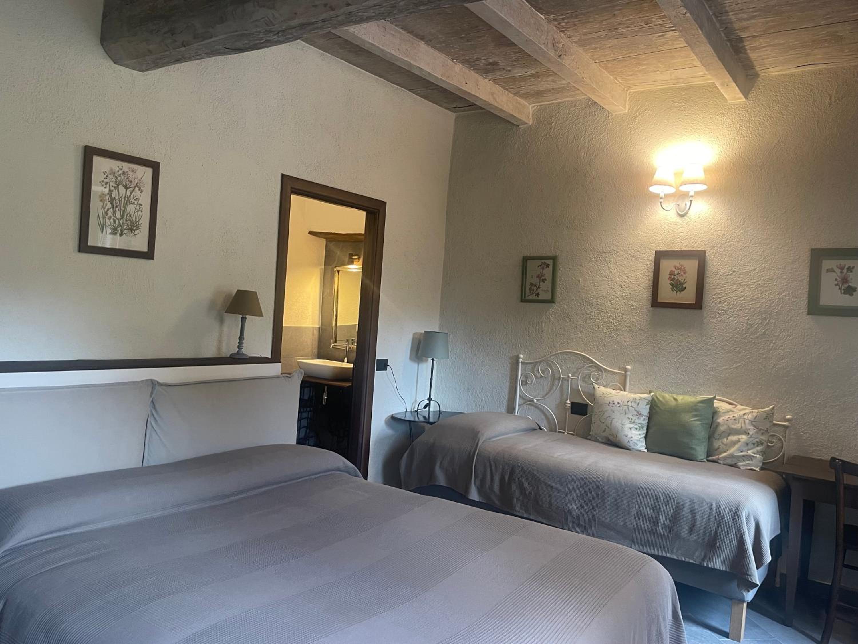 Triple Room with Private Bathroom photo 3