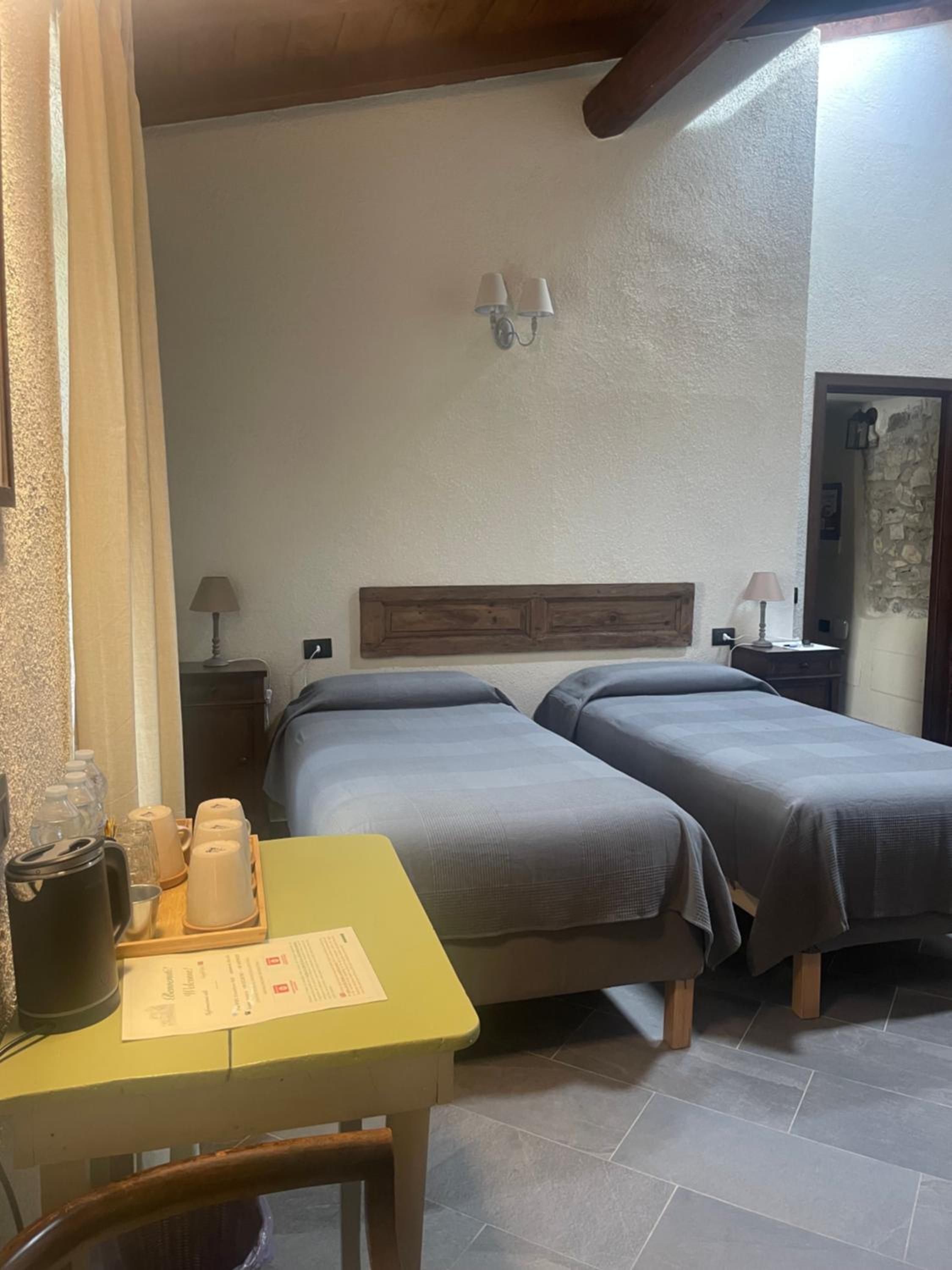 Quadruple Room with Private Bathroom photo 3